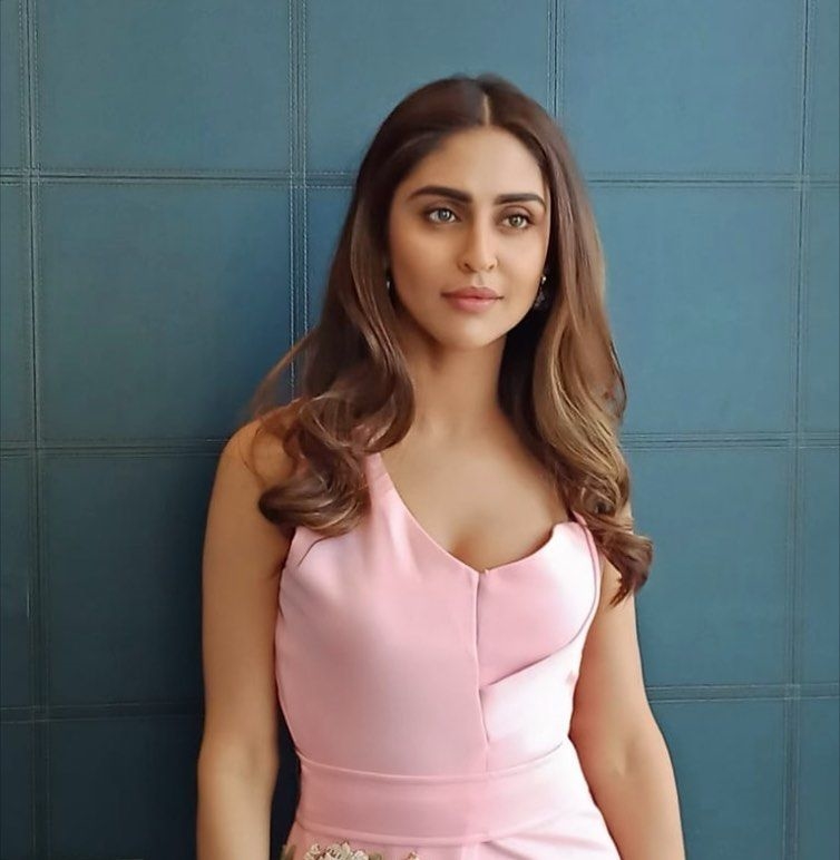 krystle dsouza Photos in facebook