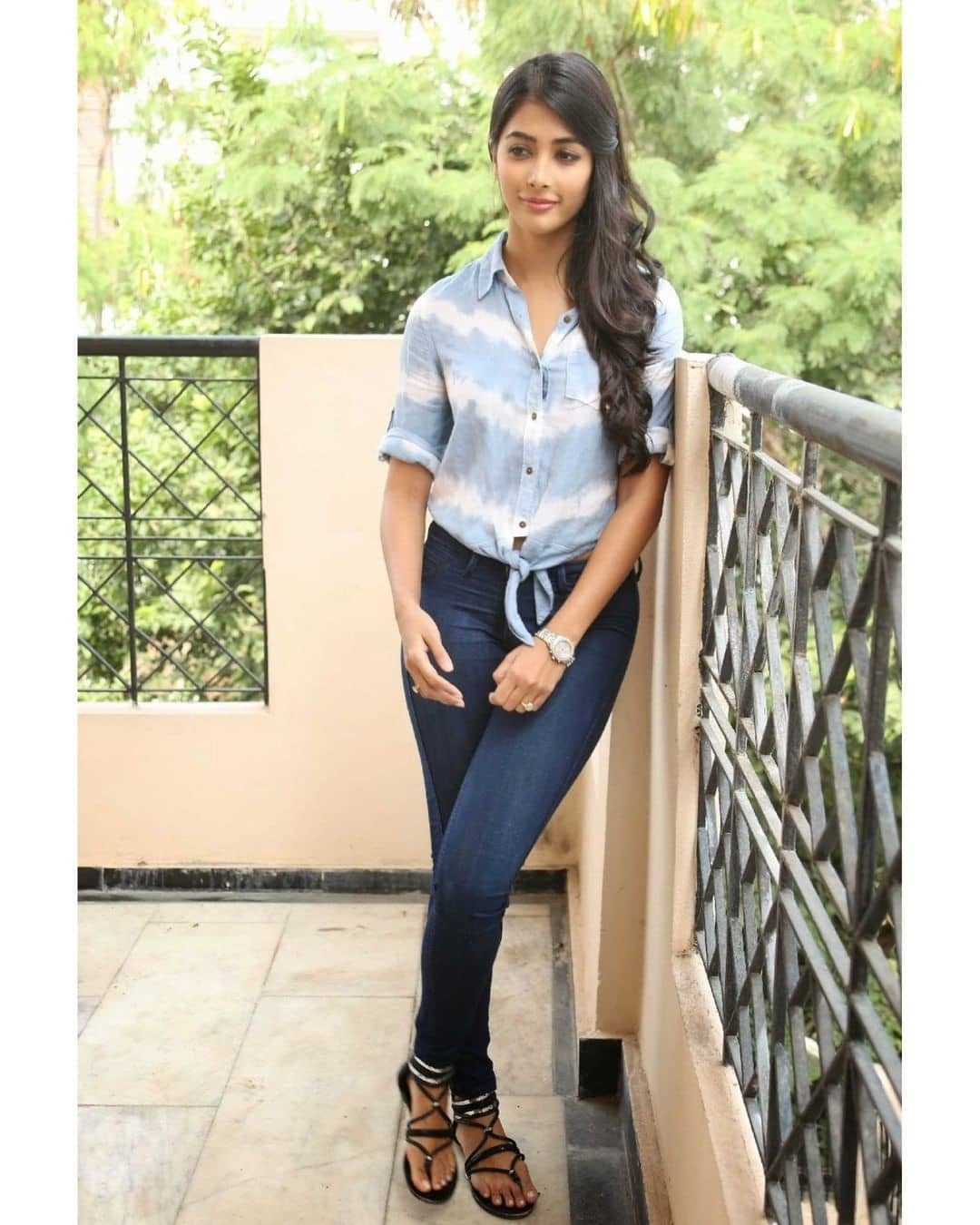 pooja hegde latest Photos in jeans