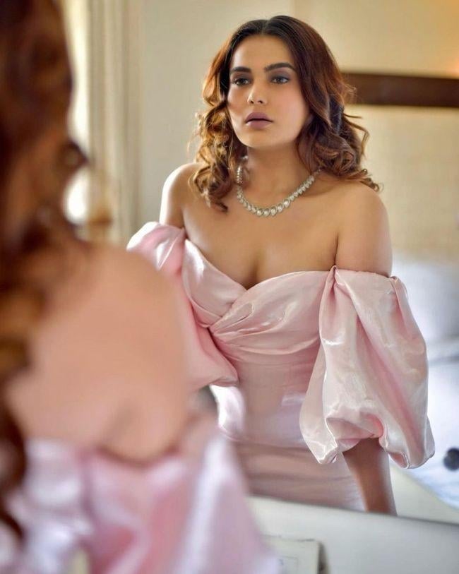 sonnalli seygal hot Photos