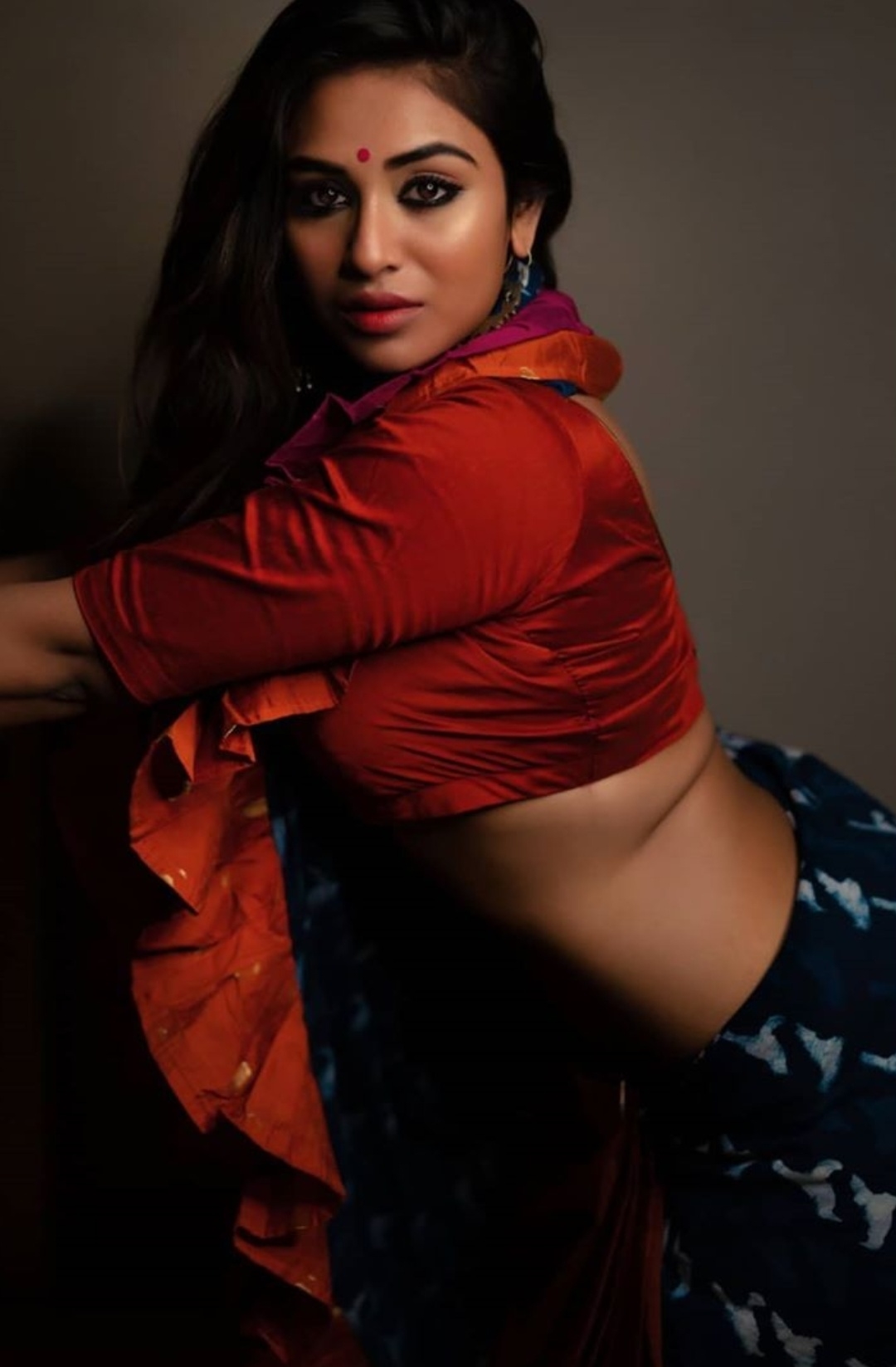 Actress Indhuja Hot Saree Pics