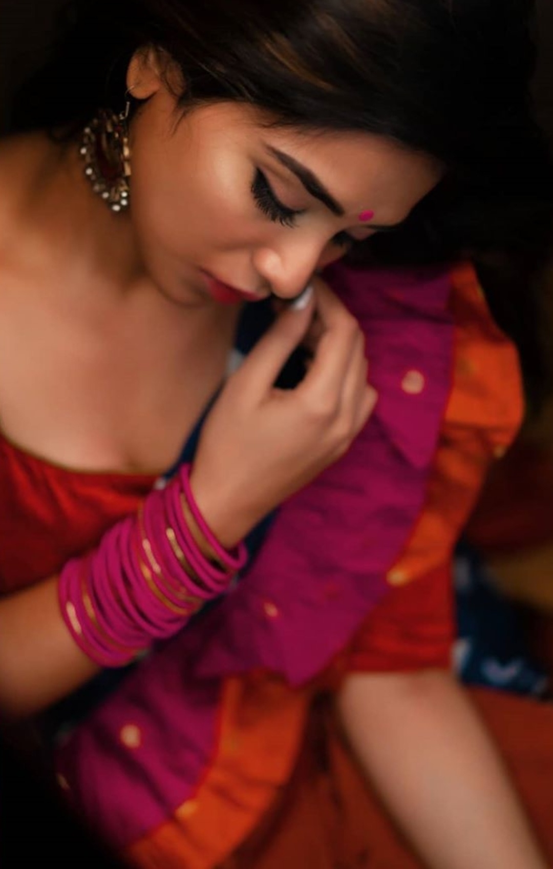 Actress Indhuja Hot Saree Pics