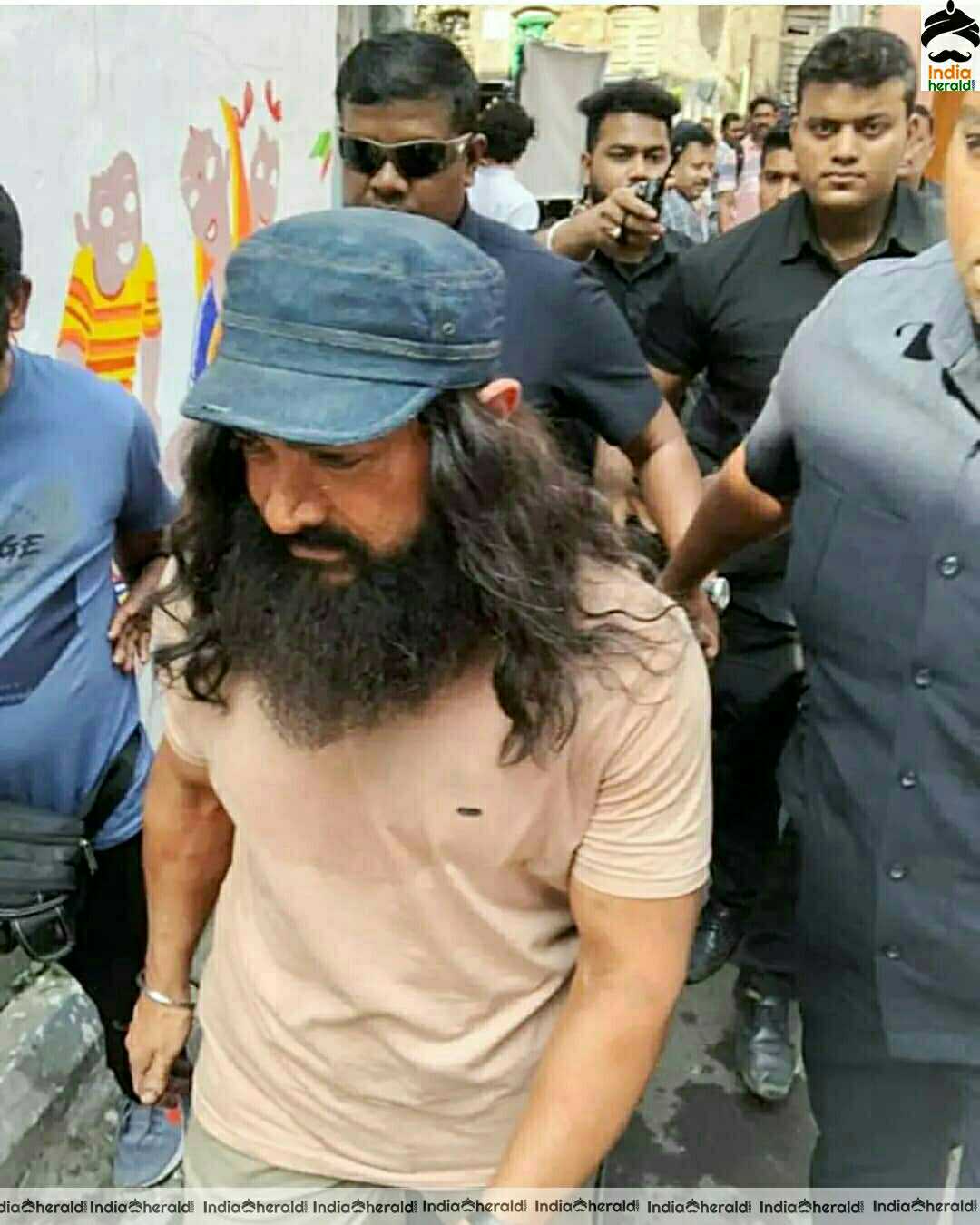 Aamir Khan Shoots For Laal Singh Chaddha On Howrah Bridge