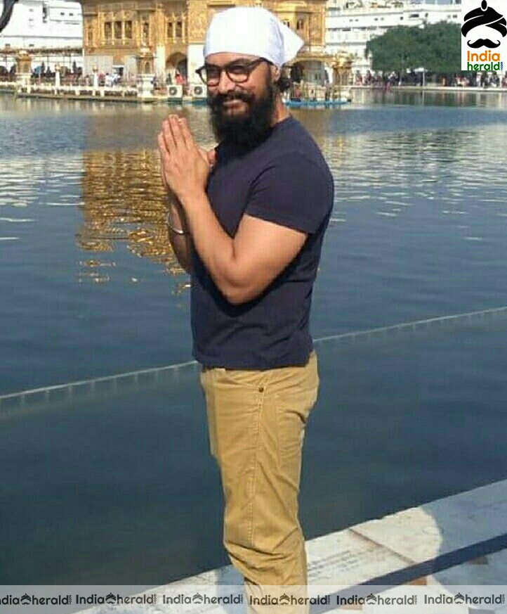 Aamir Khan Visits Golden Temple