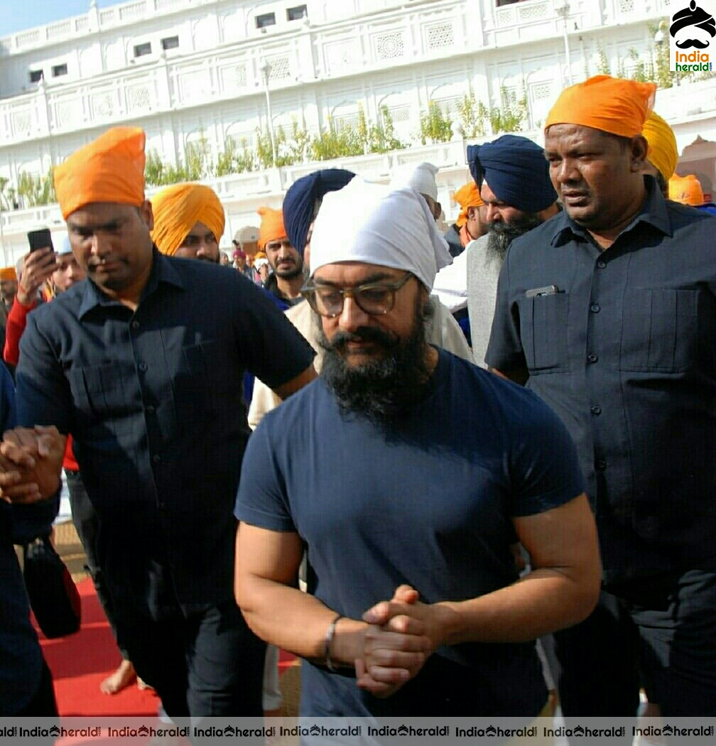 Aamir Khan Visits Golden Temple