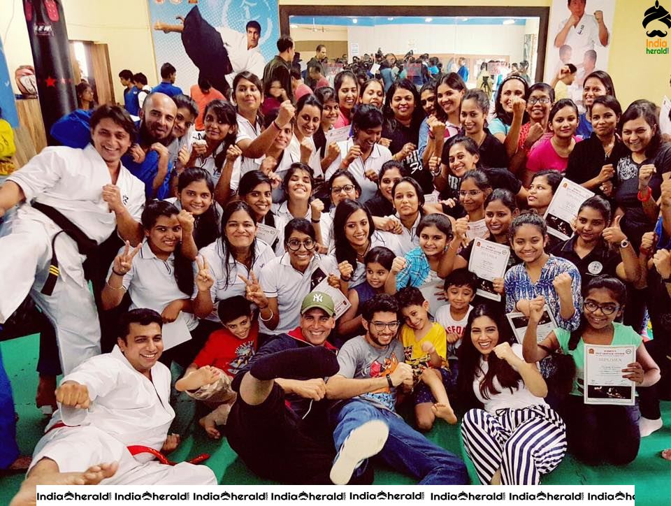 Actor Akshay Kumar Rare Photos Collection Set 2