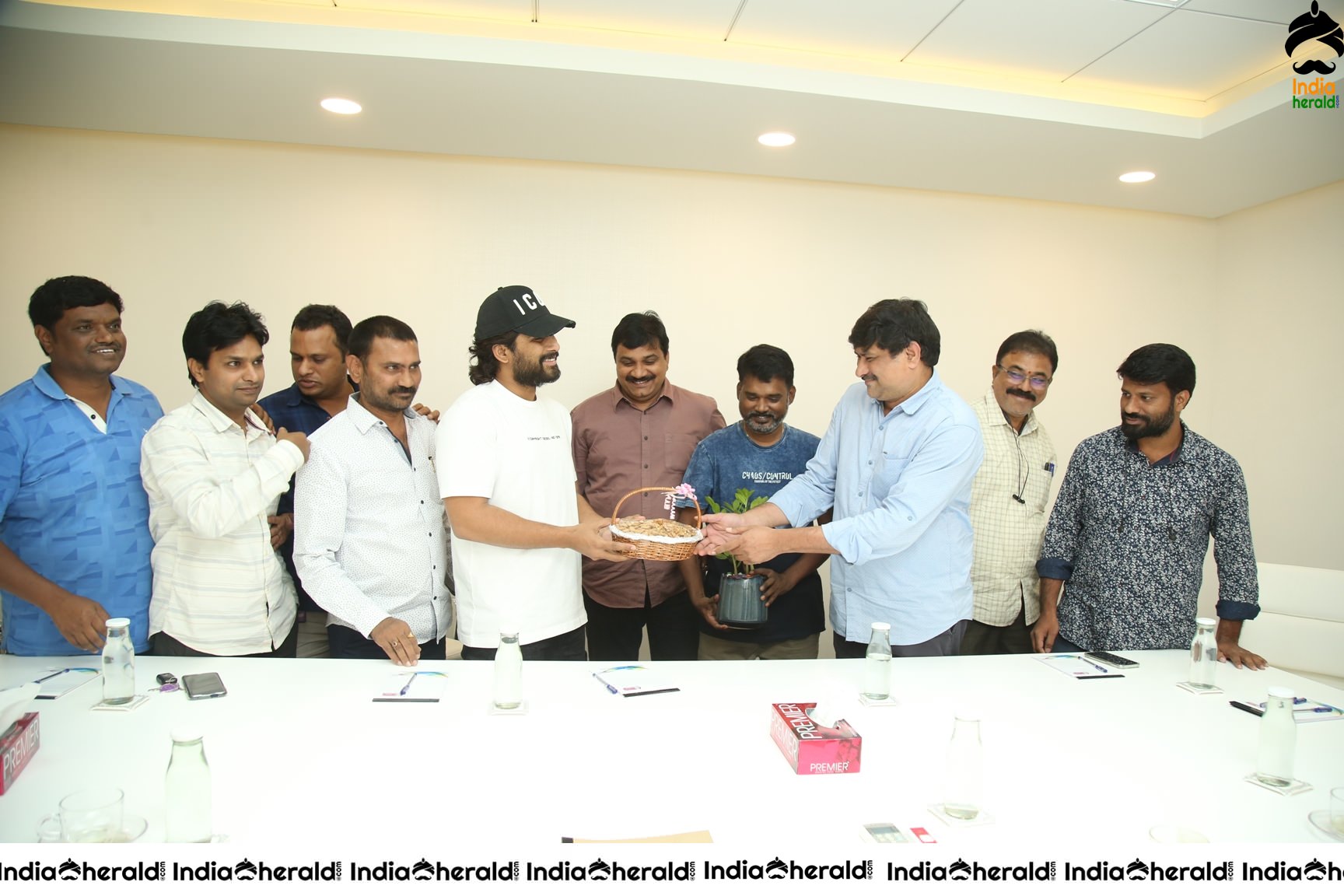 Actor Allu Arjun donation to Film Newscasters Association