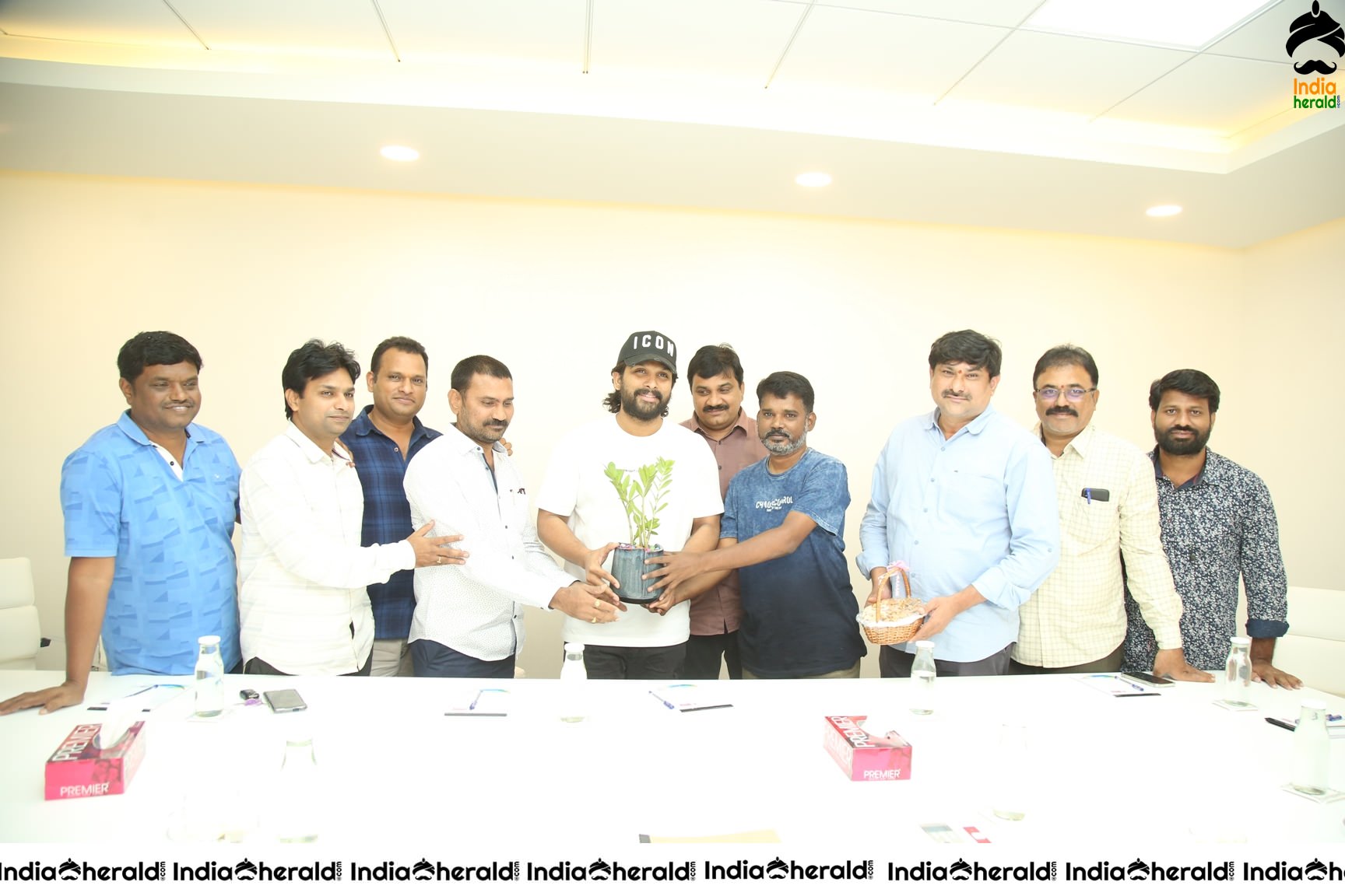 Actor Allu Arjun donation to Film Newscasters Association