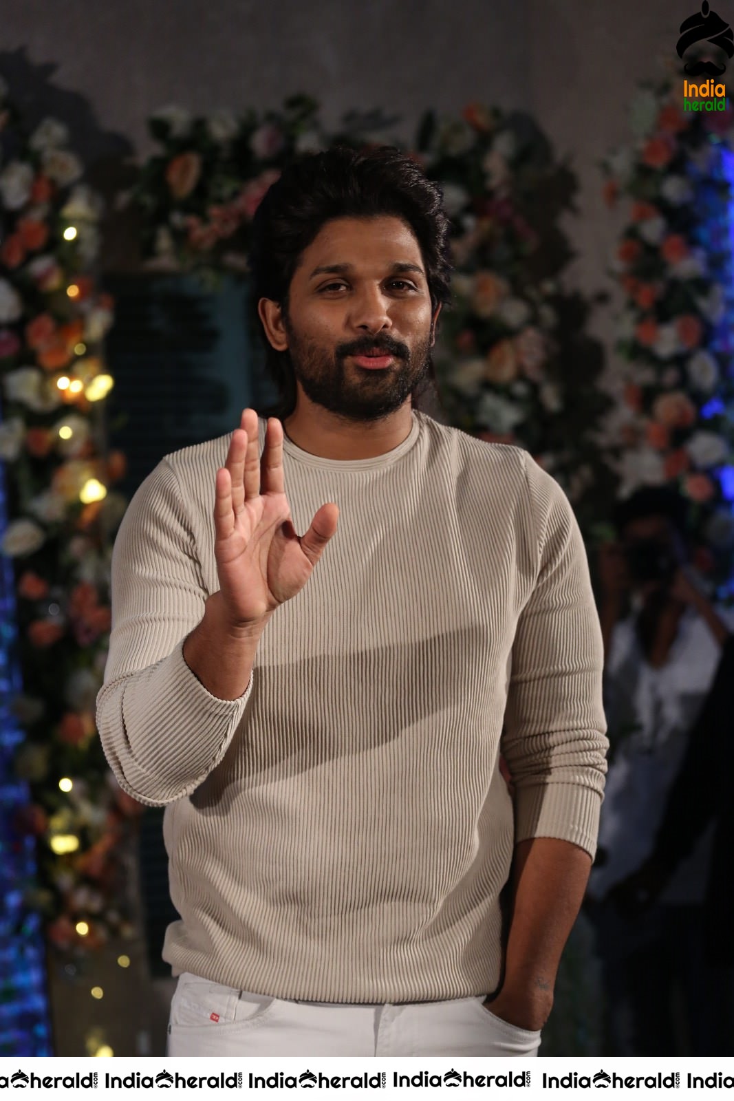 Actor Allu Arjun Looking Stylish and Suave in these latest clicks Set 1