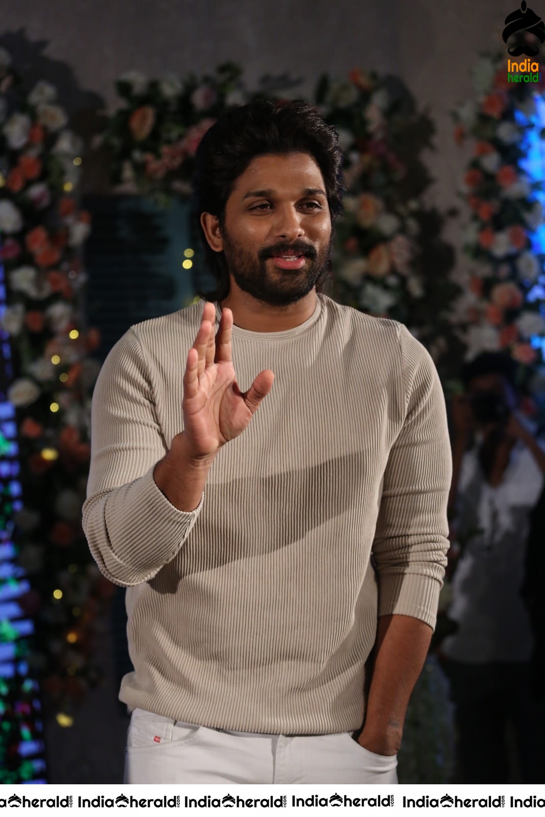 Actor Allu Arjun Looking Stylish and Suave in these latest clicks Set 1