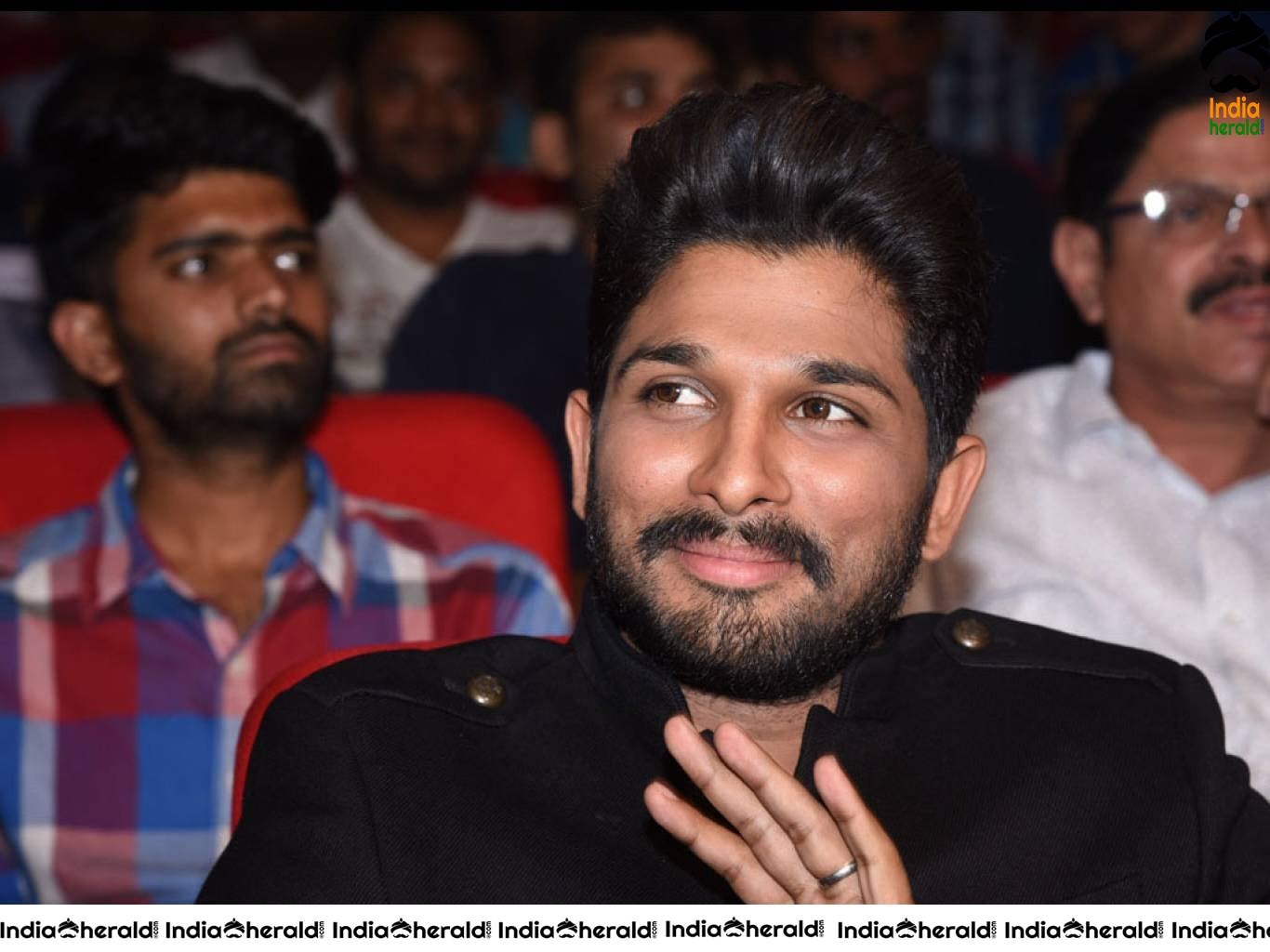 Actor Allu Arjun Stylish Wallpapers Set 3