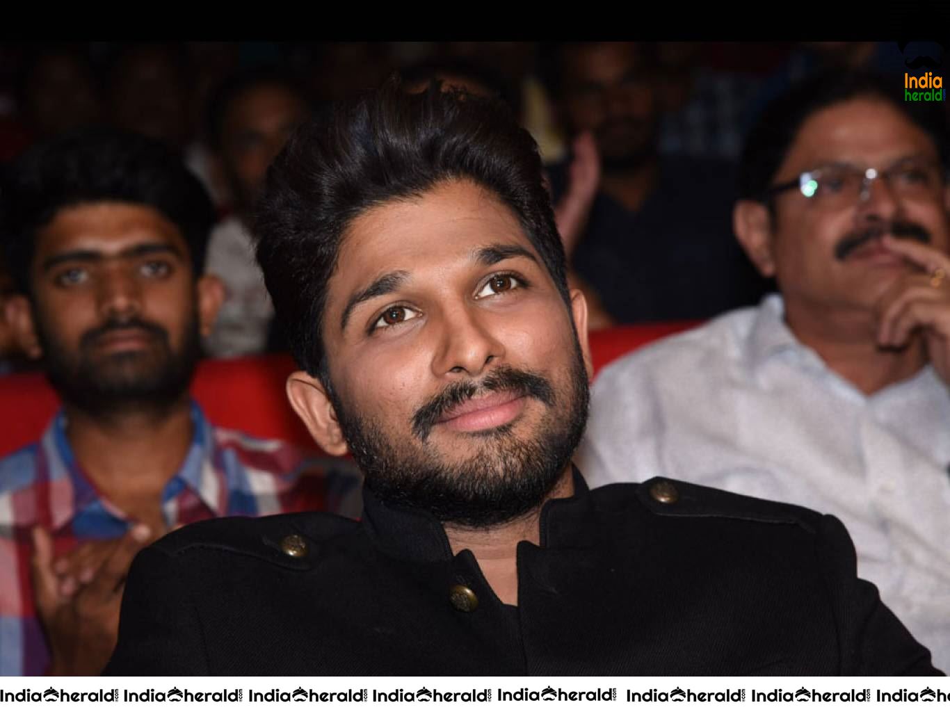 Actor Allu Arjun Stylish Wallpapers Set 3