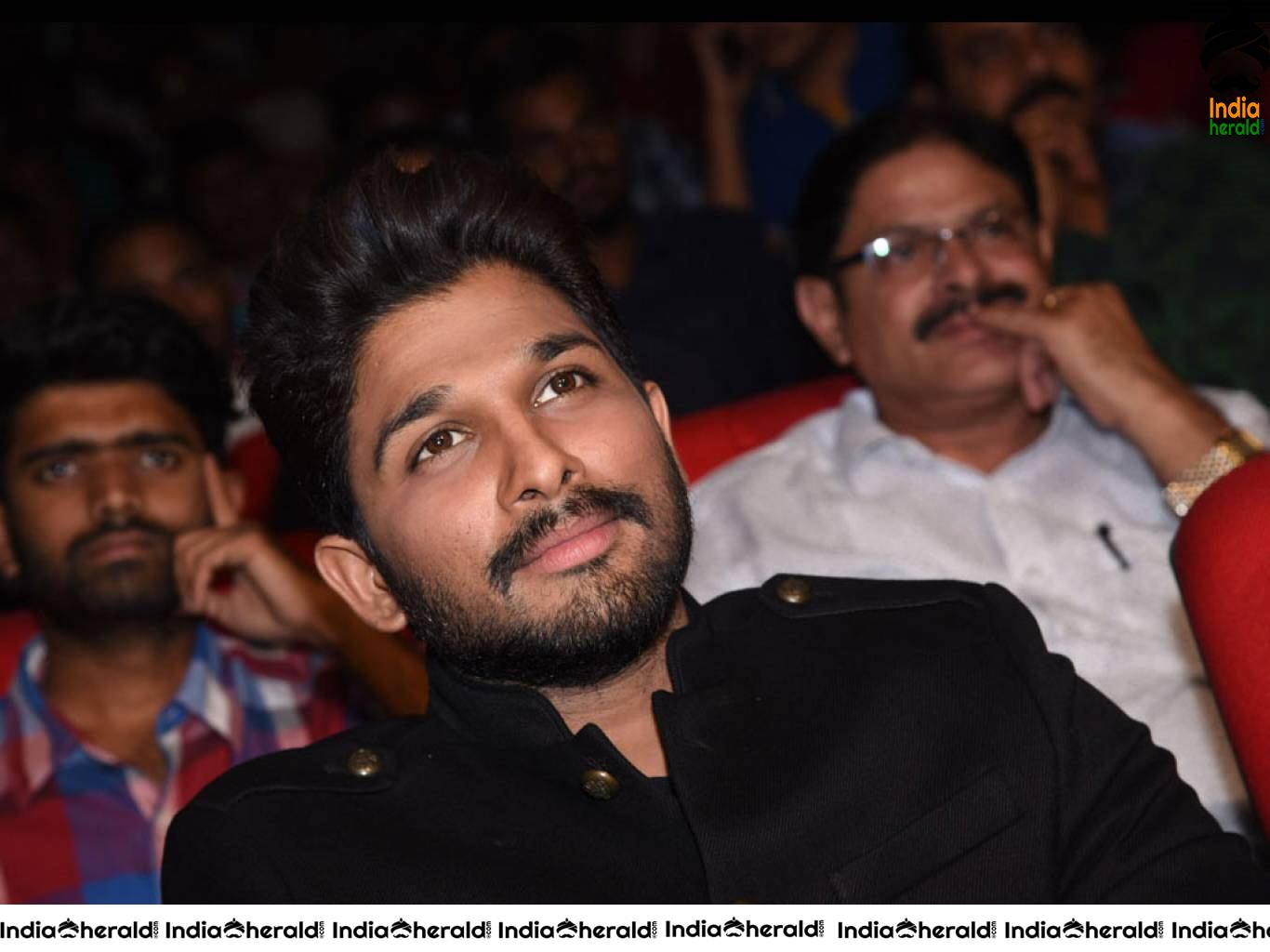 Actor Allu Arjun Stylish Wallpapers Set 3