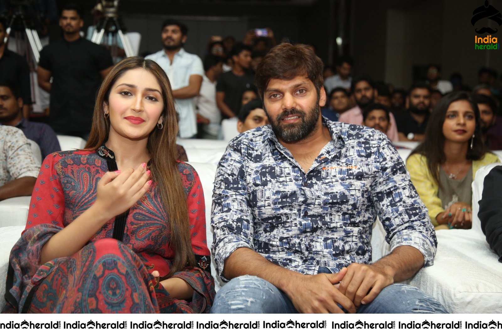 Actor Arya And Sayyeshaa Seen Together And They Look Gorgeous Set 1