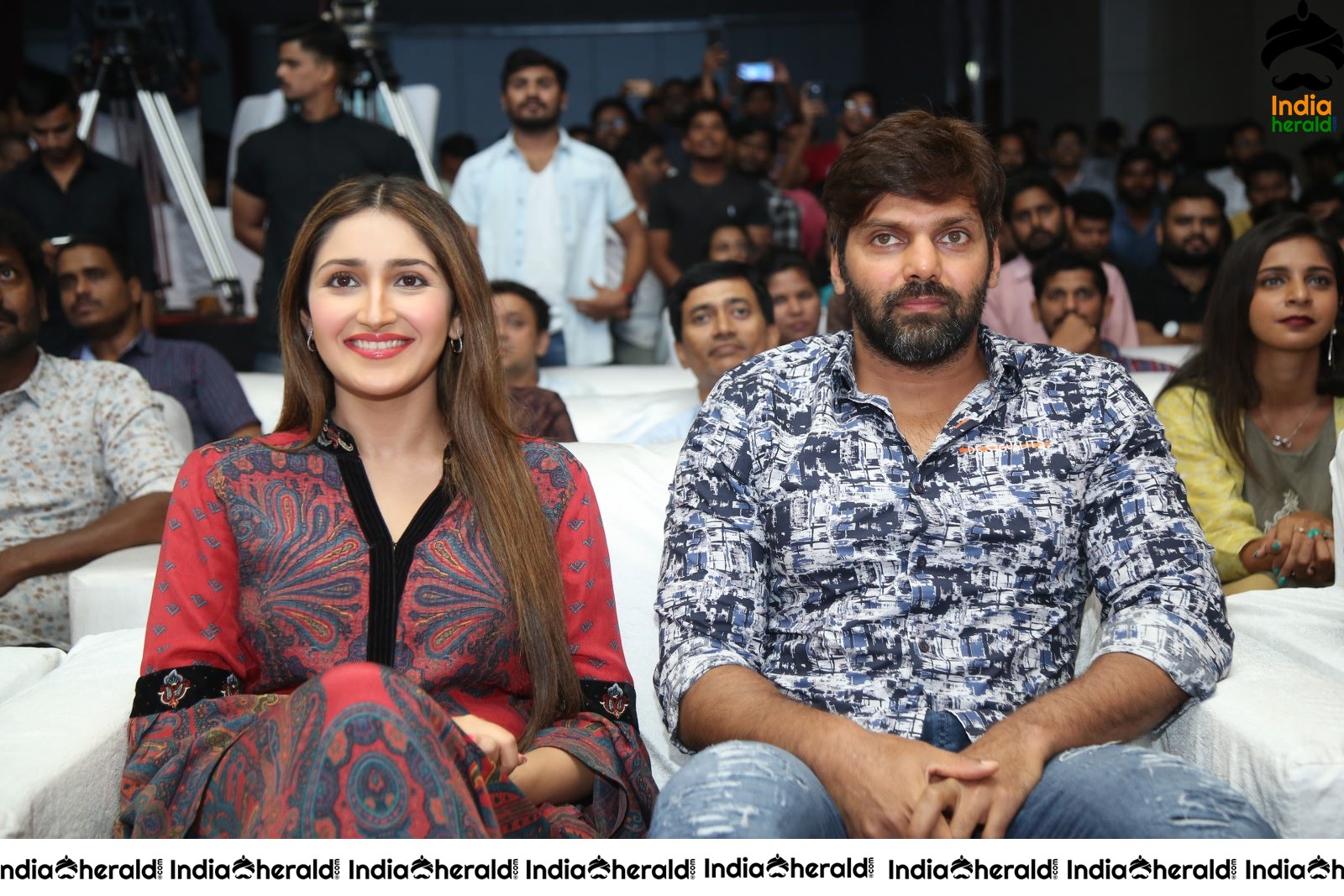 Actor Arya And Sayyeshaa Seen Together And They Look Gorgeous Set 1