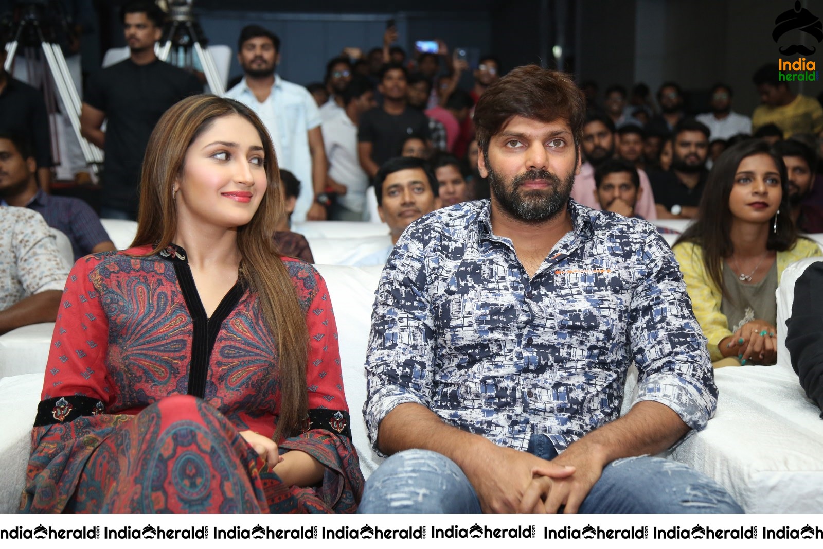 Actor Arya And Sayyeshaa Seen Together And They Look Gorgeous Set 1