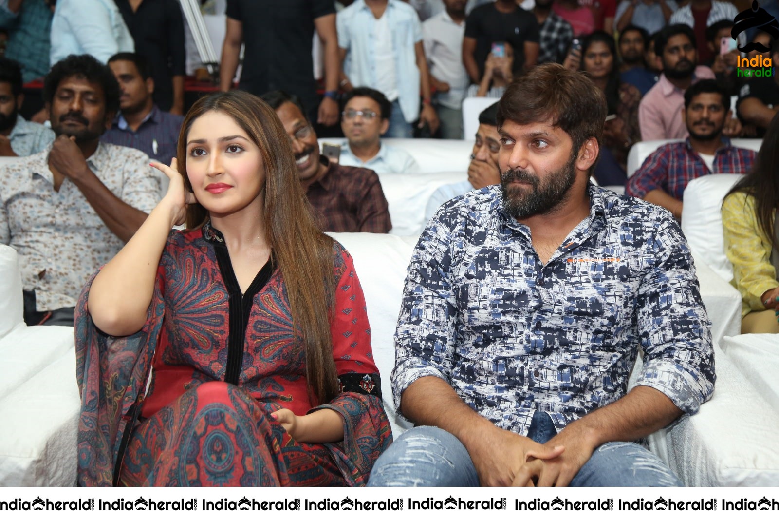 Actor Arya And Sayyeshaa Seen Together And They Look Gorgeous Set 1