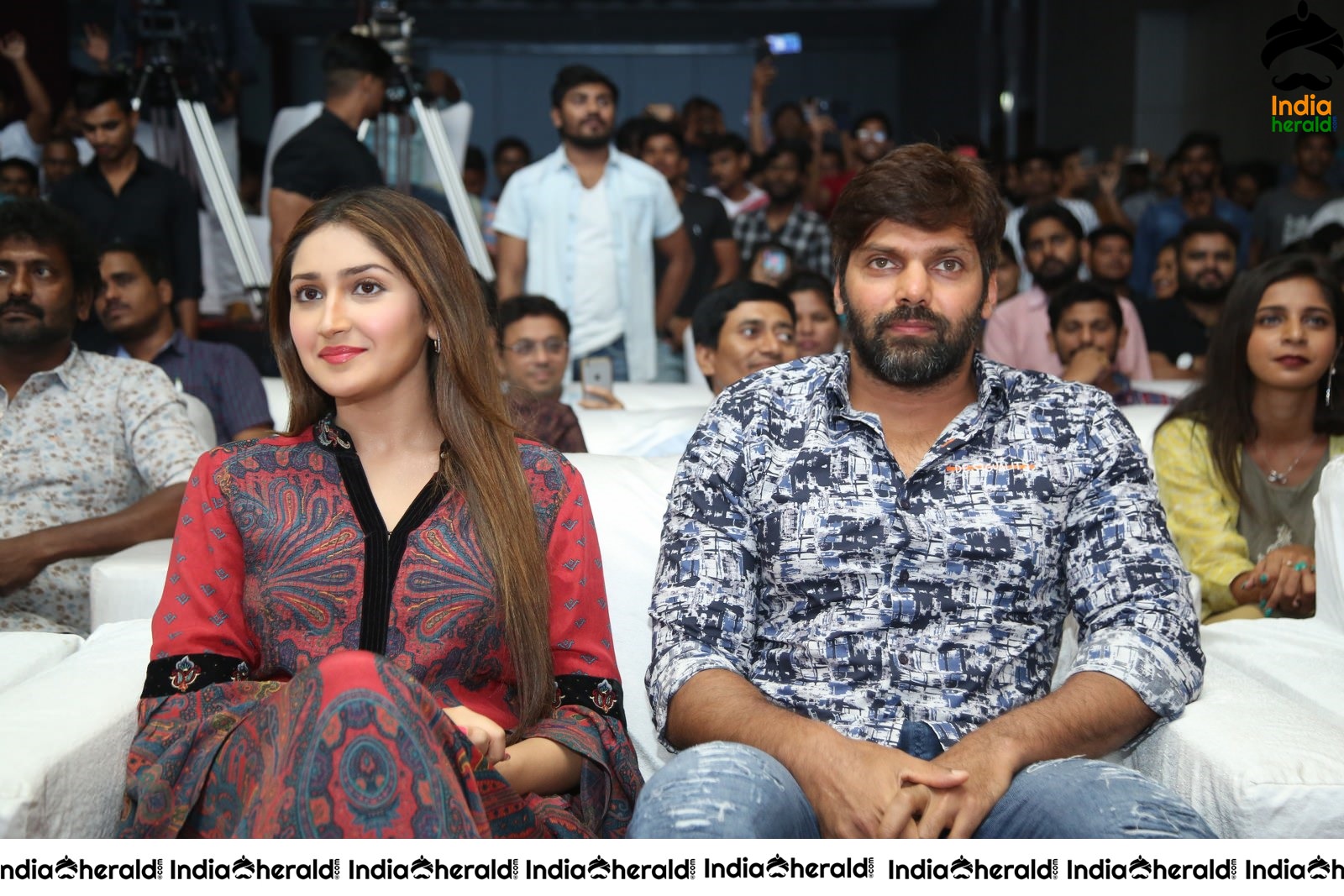 Actor Arya And Sayyeshaa Seen Together And They Look Gorgeous Set 1