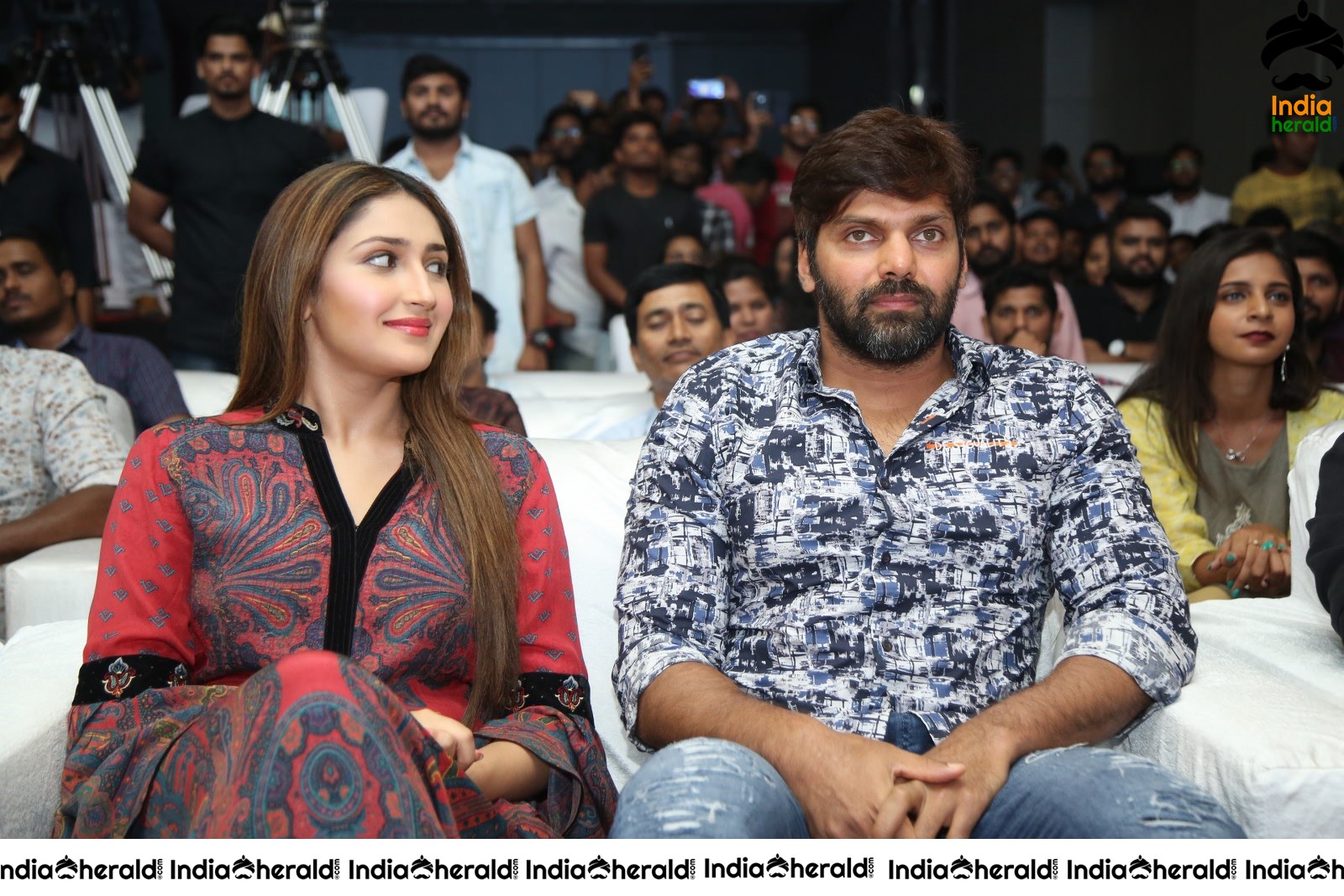 Actor Arya And Sayyeshaa Seen Together And They Look Gorgeous Set 1