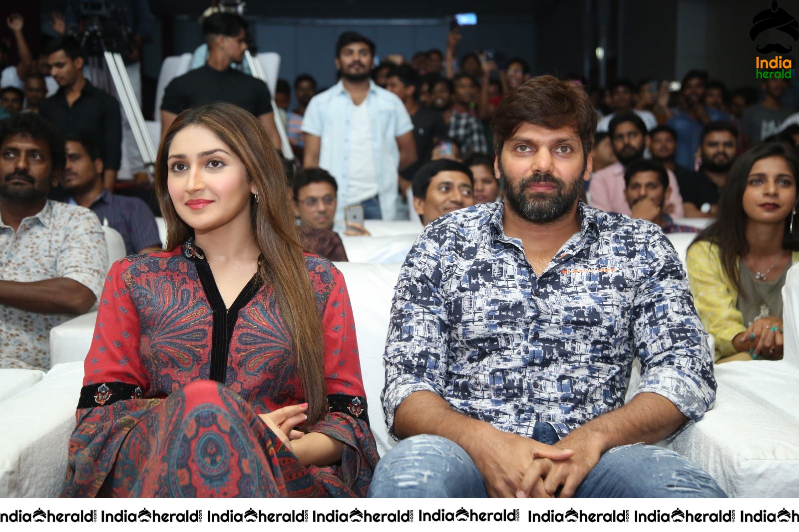 Actor Arya And Sayyeshaa Seen Together And They Look Gorgeous Set 1