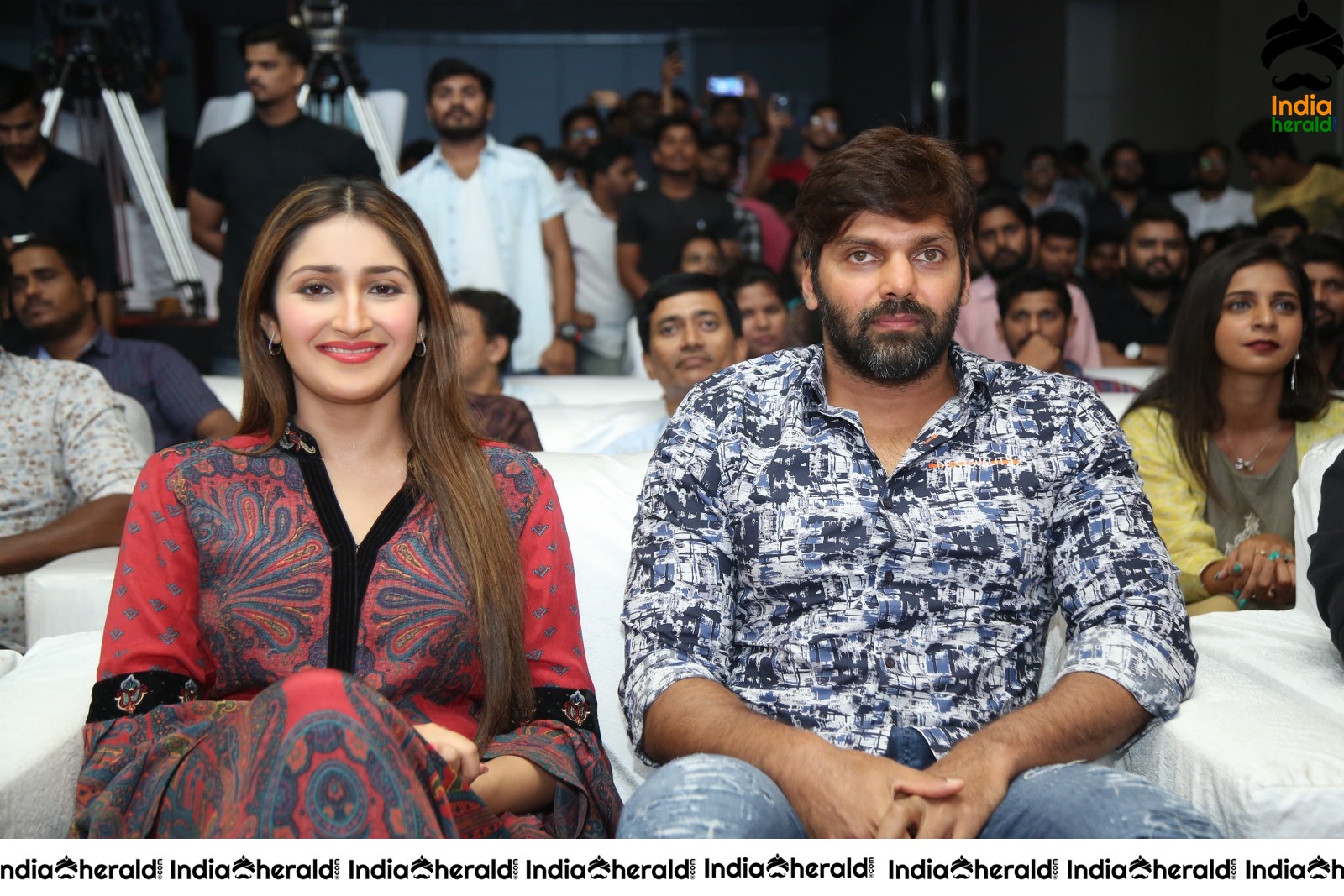 Actor Arya And Sayyeshaa Seen Together And They Look Gorgeous Set 1