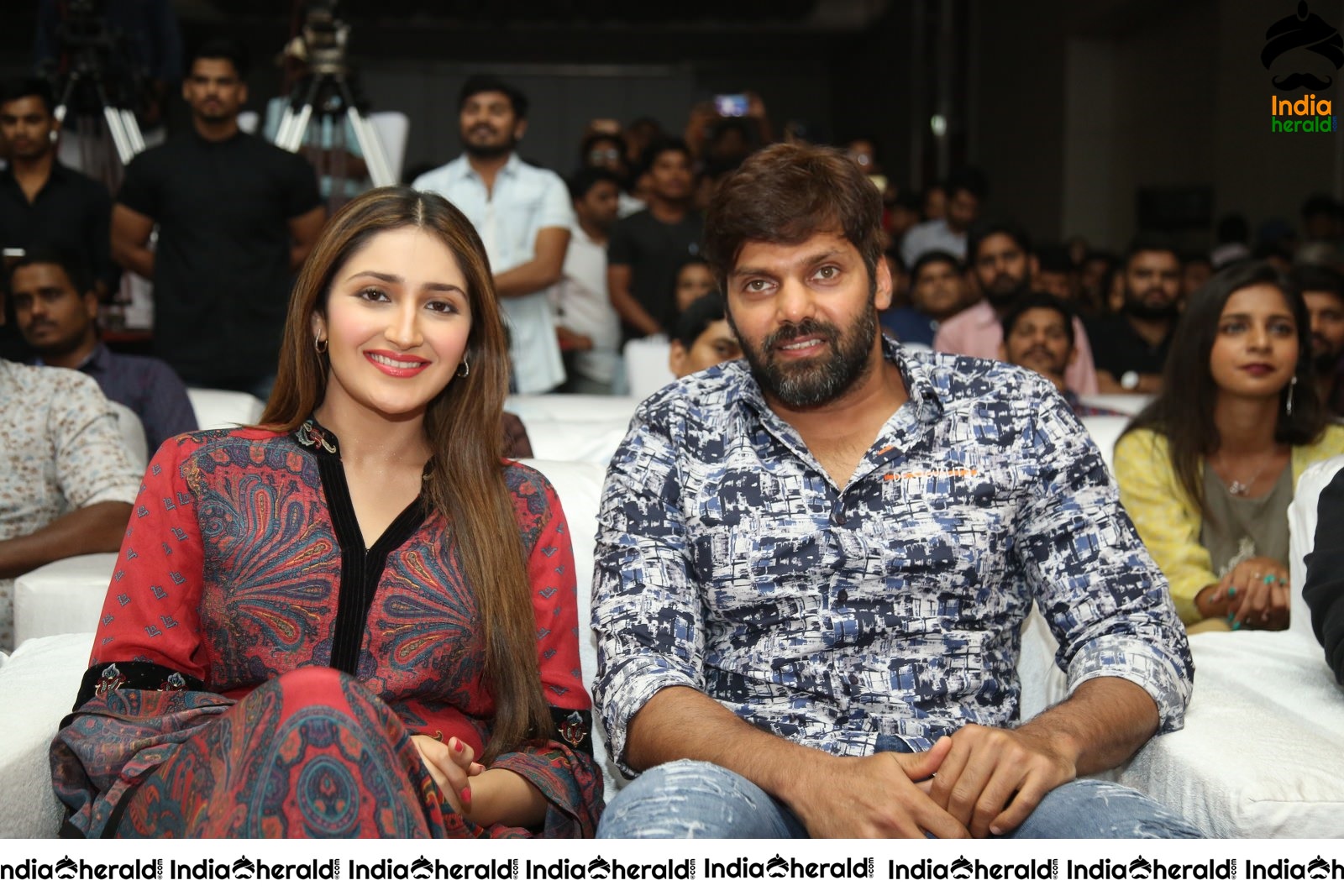 Actor Arya And Sayyeshaa Seen Together And They Look Gorgeous Set 1