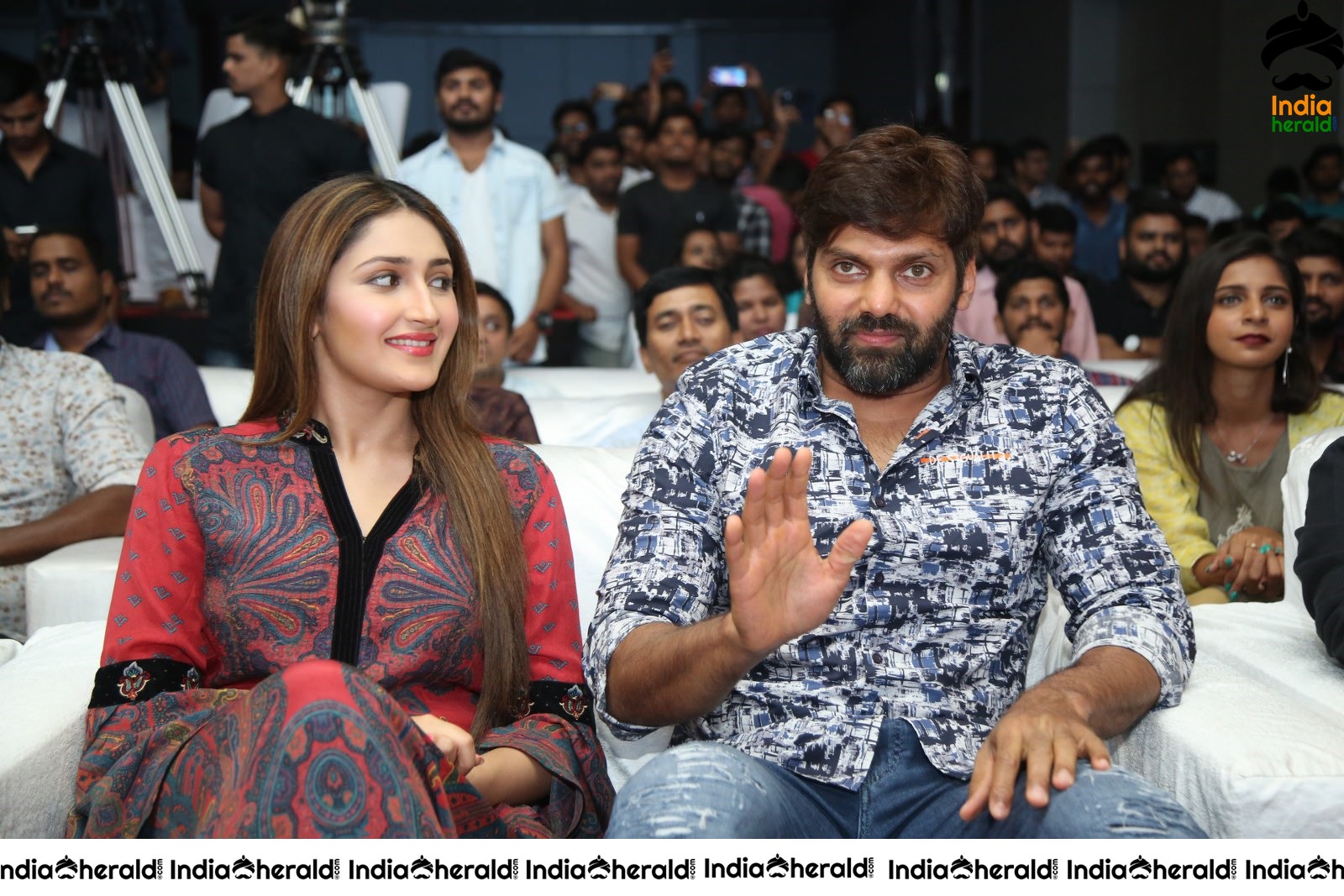 Actor Arya And Sayyeshaa Seen Together And They Look Gorgeous Set 1