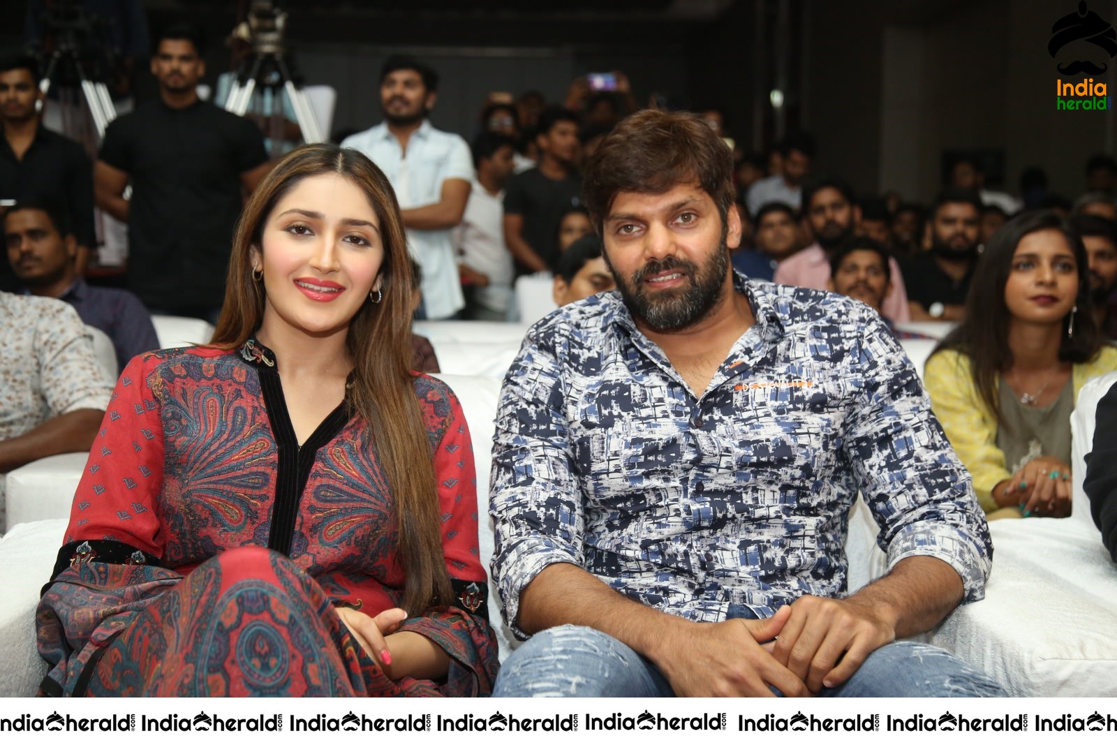 Actor Arya And Sayyeshaa Seen Together And They Look Gorgeous Set 1