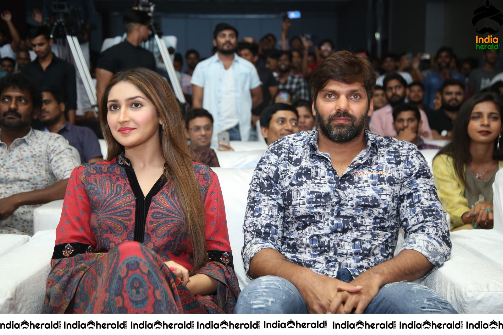 Actor Arya And Sayyeshaa Seen Together And They Look Gorgeous Set 1