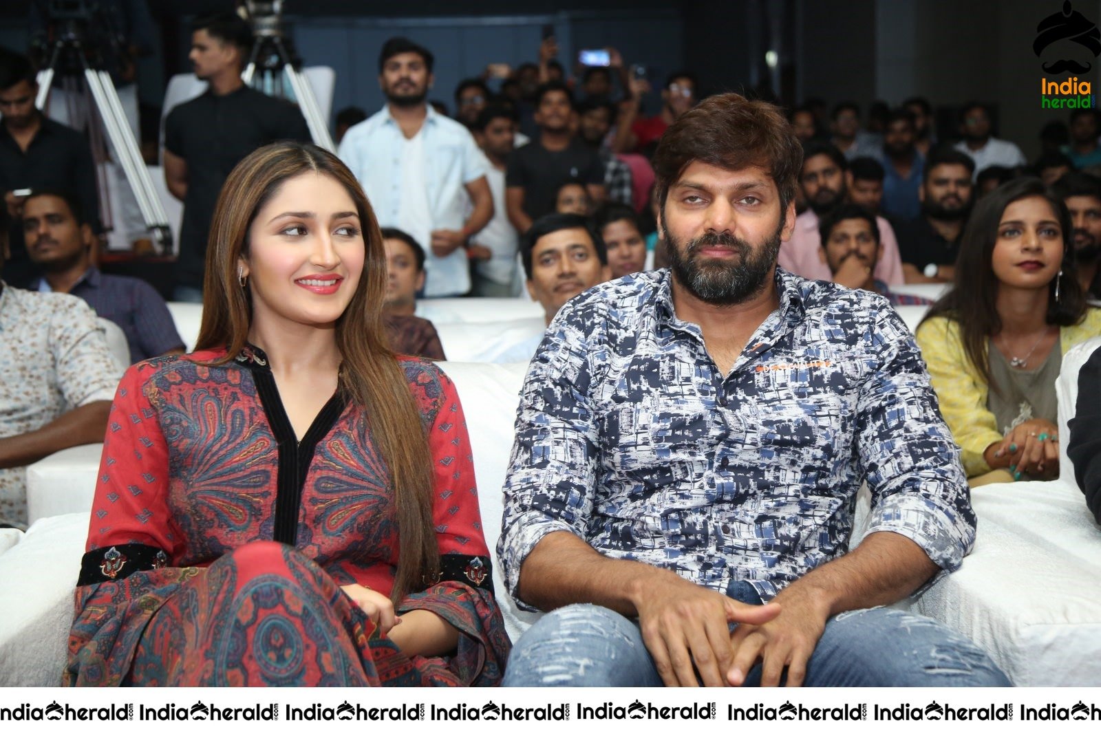 Actor Arya And Sayyeshaa Seen Together And They Look Gorgeous Set 1