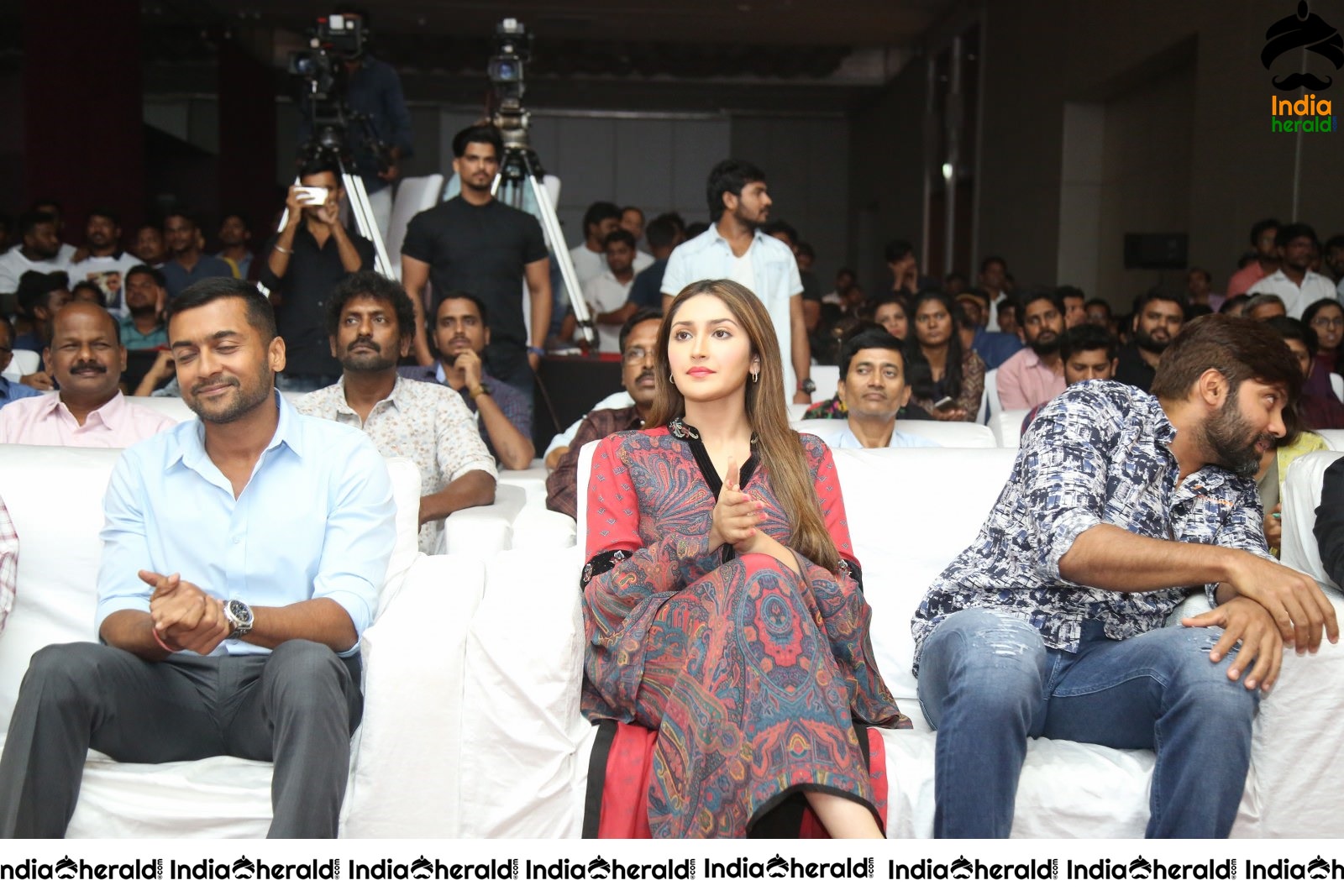 Actor Arya And Sayyeshaa Seen Together And They Look Gorgeous Set 2