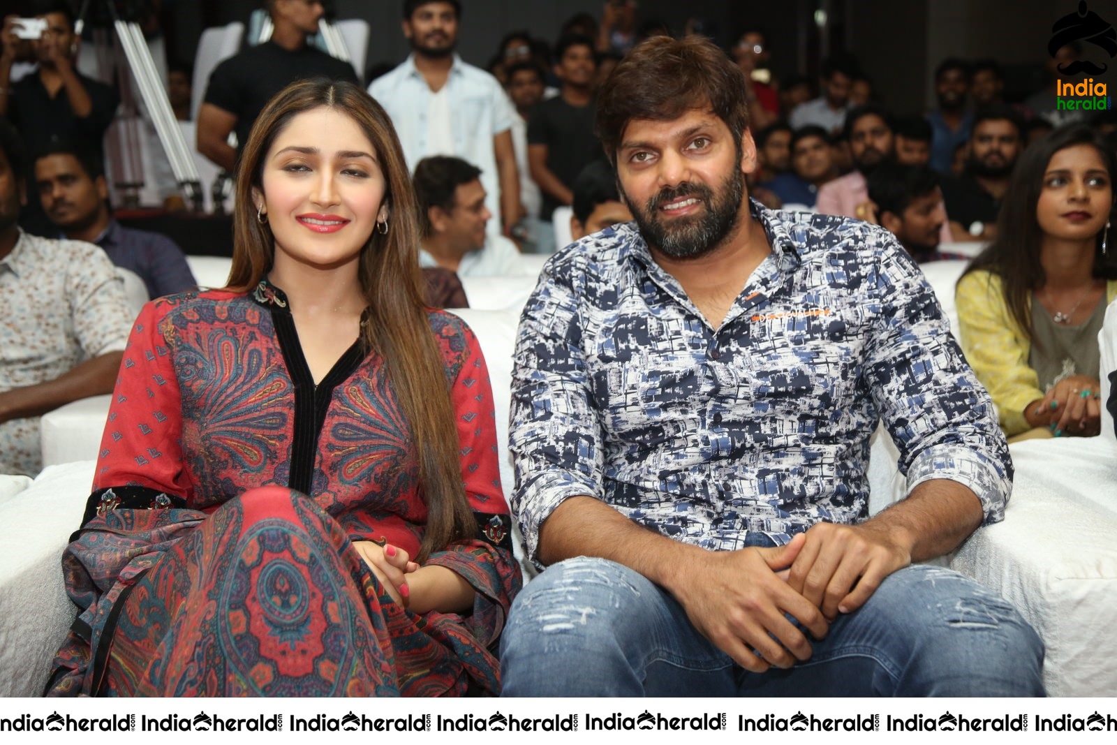 Actor Arya And Sayyeshaa Seen Together And They Look Gorgeous Set 2