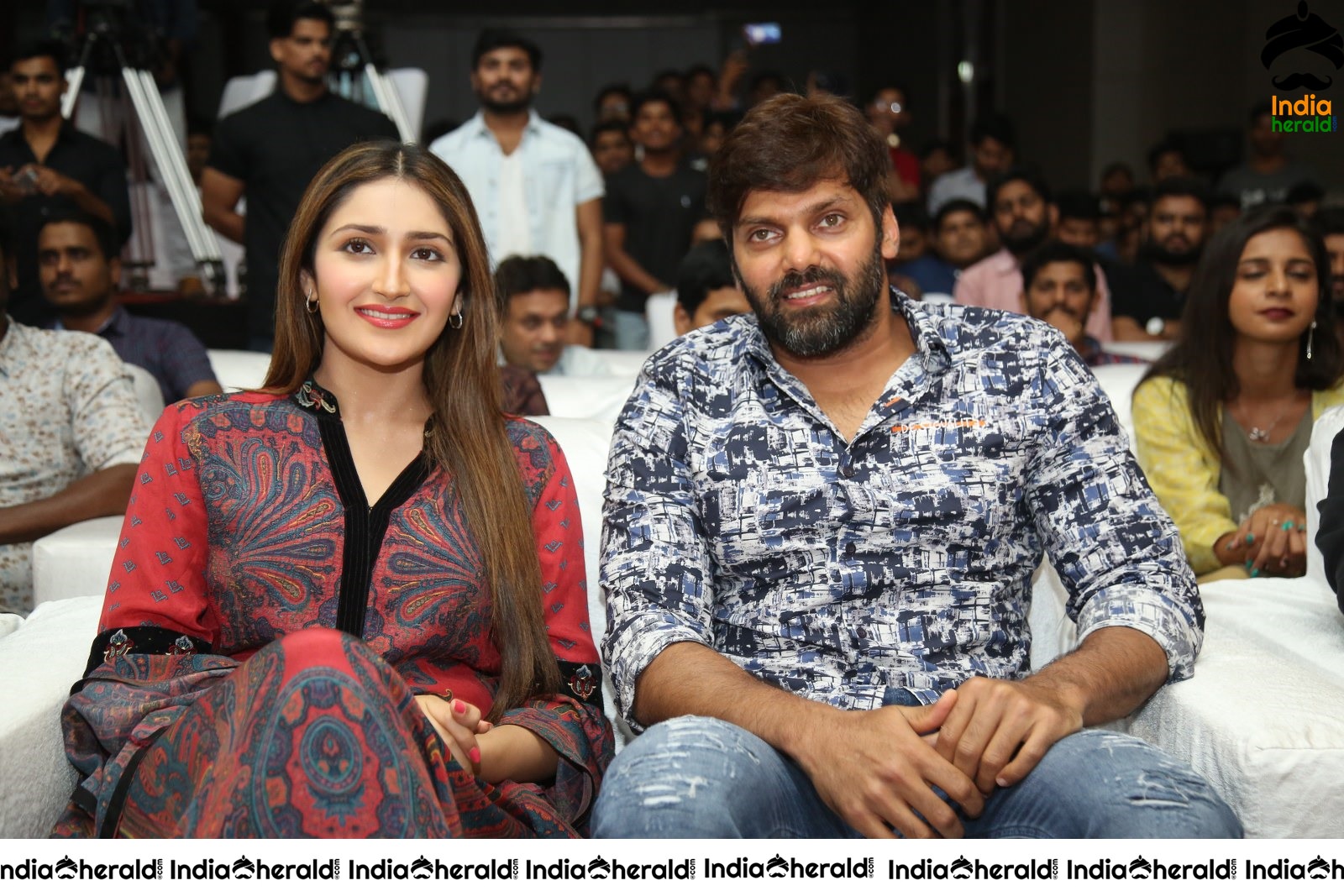 Actor Arya And Sayyeshaa Seen Together And They Look Gorgeous Set 2