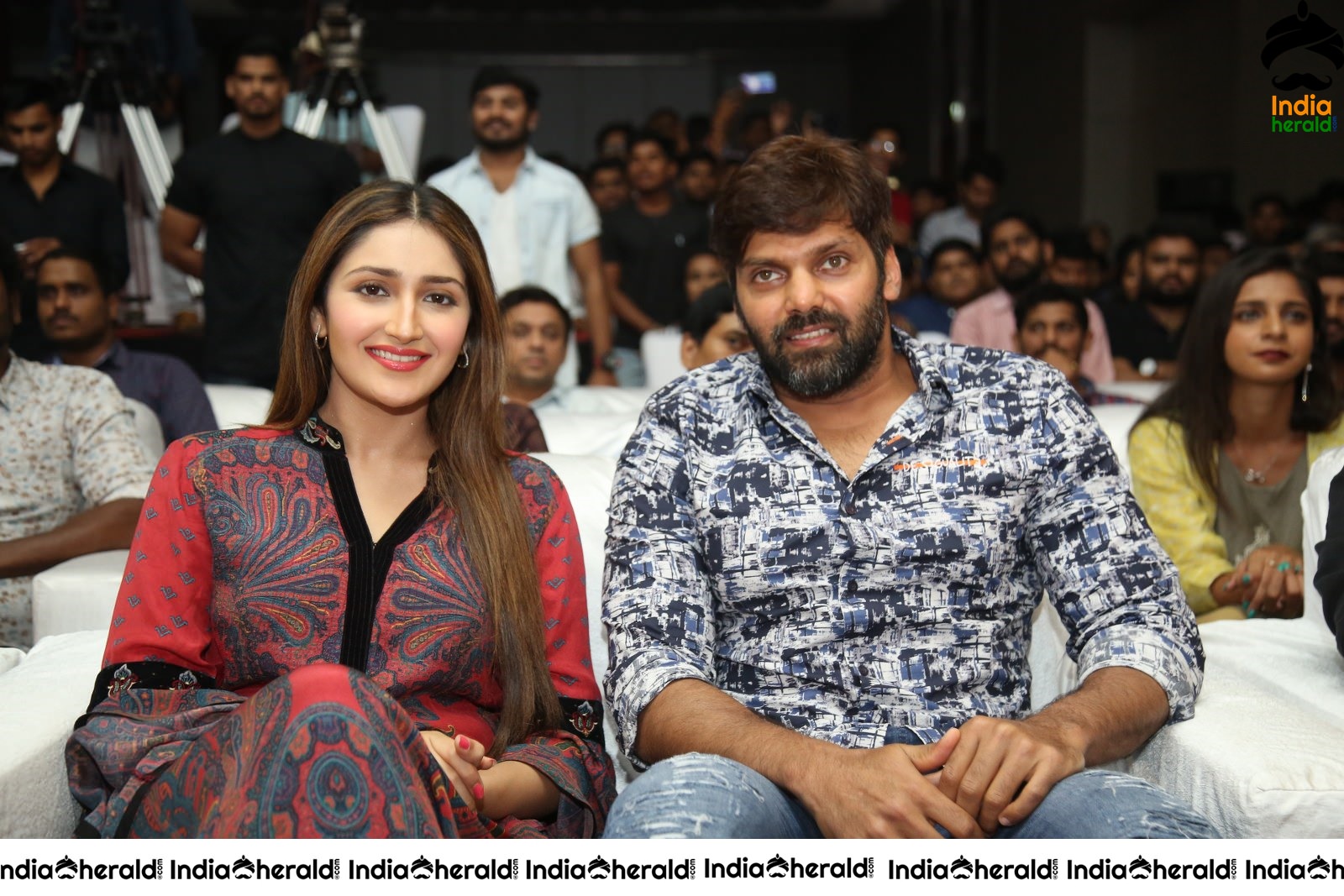 Actor Arya And Sayyeshaa Seen Together And They Look Gorgeous Set 2