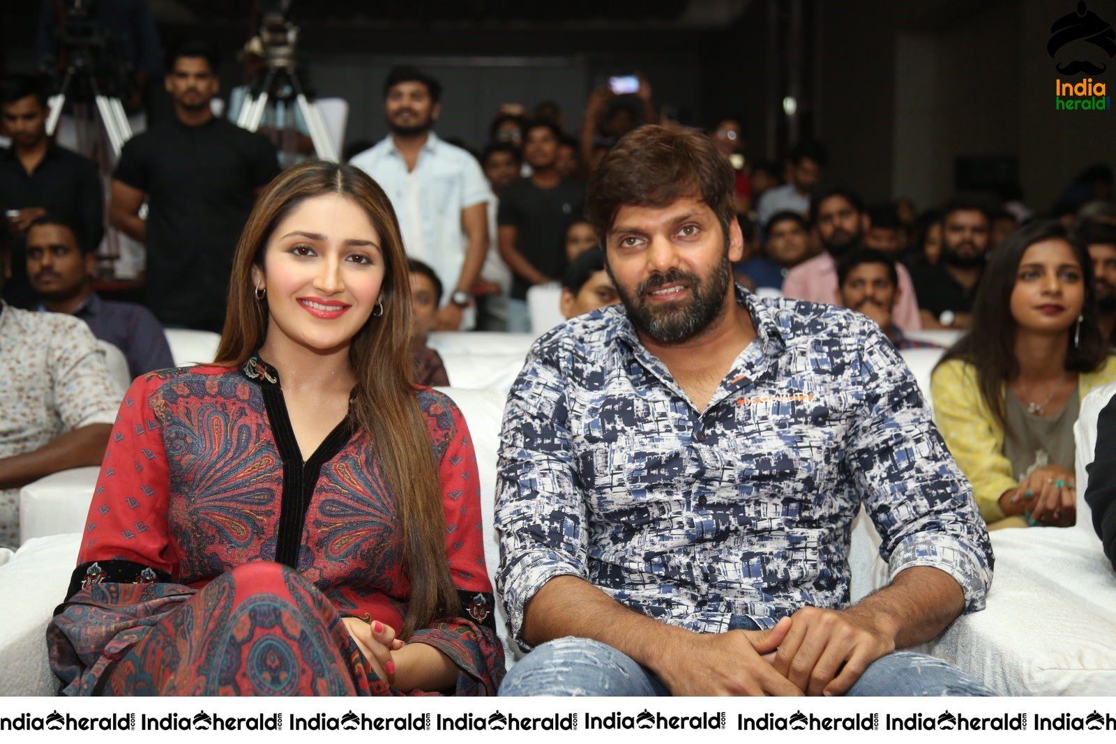 Actor Arya And Sayyeshaa Seen Together And They Look Gorgeous Set 2