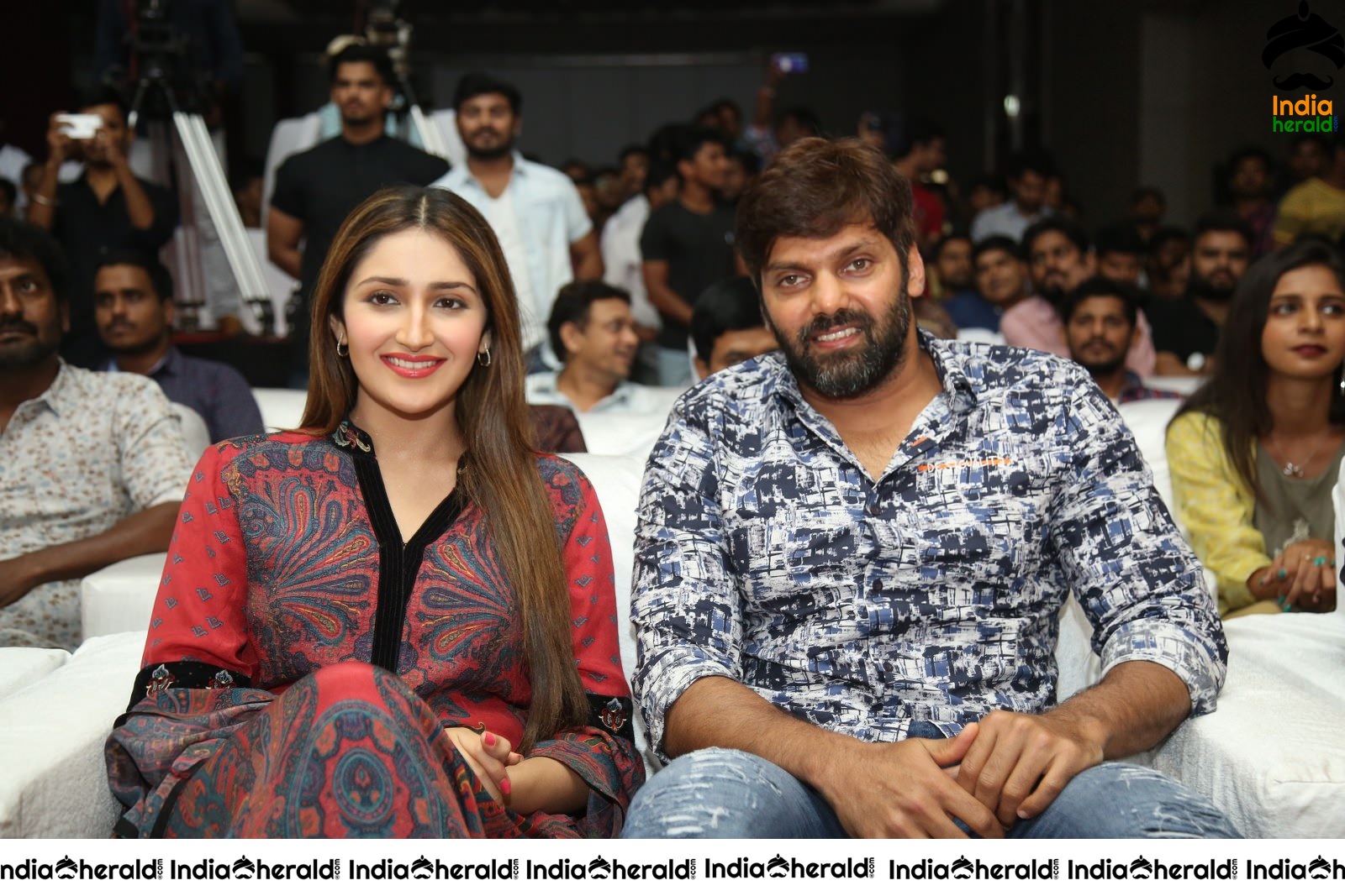 Actor Arya And Sayyeshaa Seen Together And They Look Gorgeous Set 2