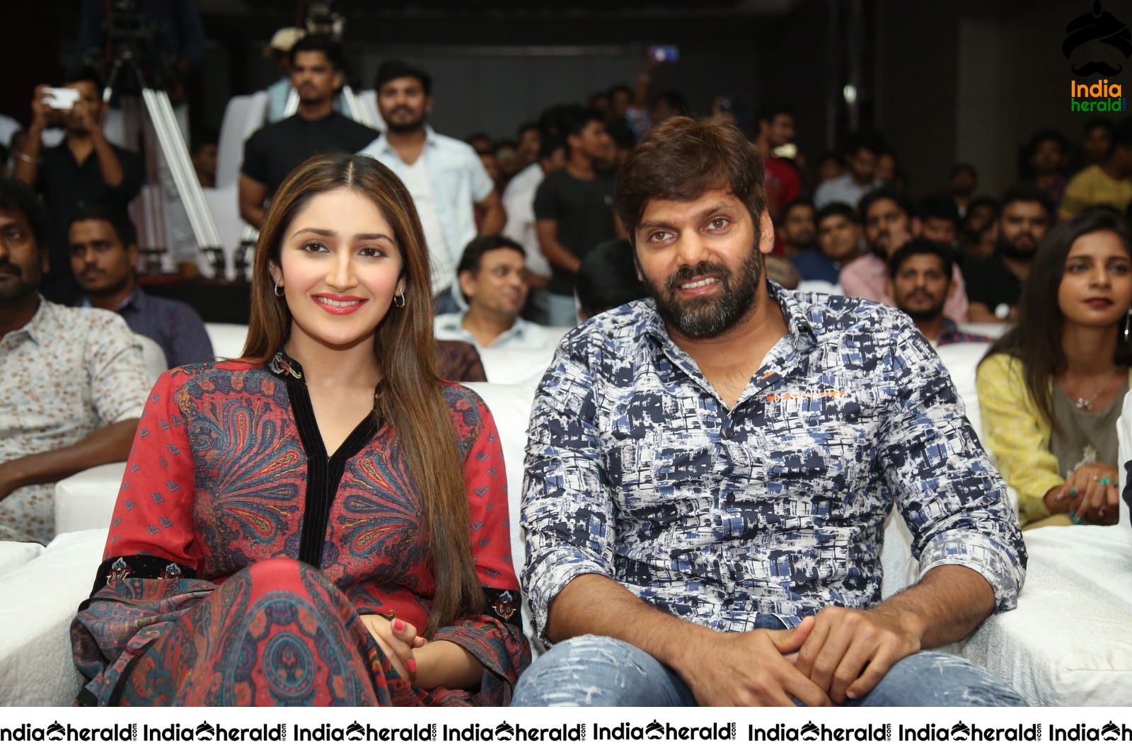 Actor Arya And Sayyeshaa Seen Together And They Look Gorgeous Set 2