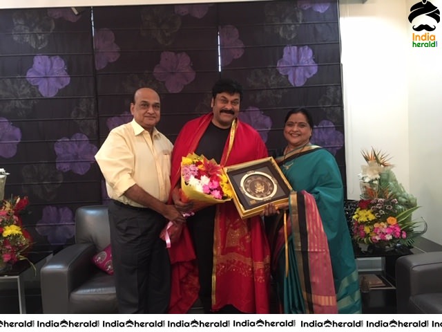 Actor Chiranjeevi gets Wishes from Roja Ramani and Chakrapani Set 1