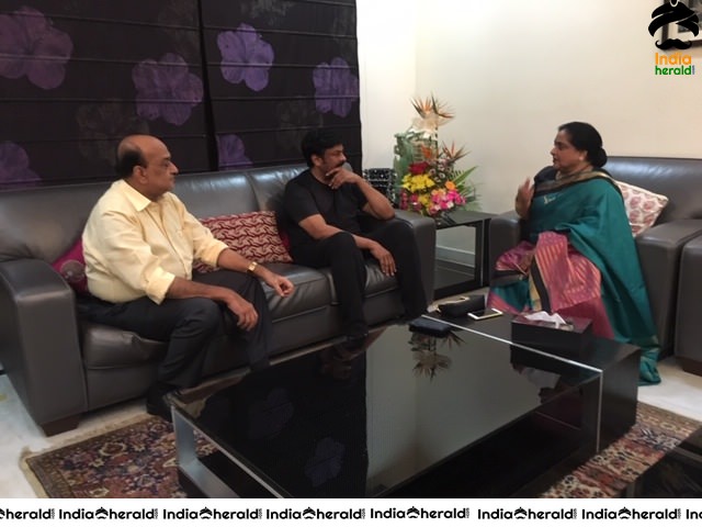 Actor Chiranjeevi gets Wishes from Roja Ramani and Chakrapani Set 1