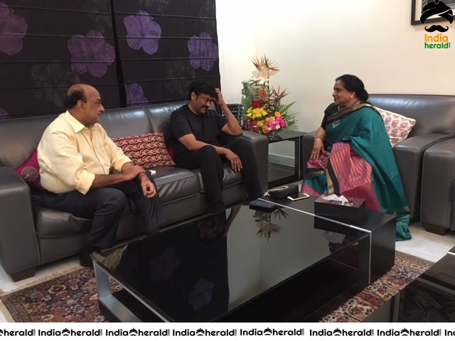 Actor Chiranjeevi gets Wishes from Roja Ramani and Chakrapani Set 1