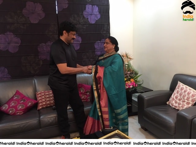 Actor Chiranjeevi gets Wishes from Roja Ramani and Chakrapani Set 2