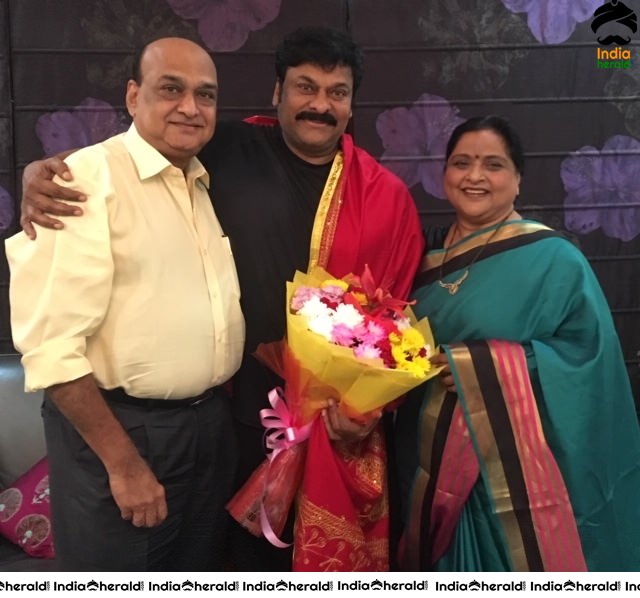 Actor Chiranjeevi gets Wishes from Roja Ramani and Chakrapani Set 2