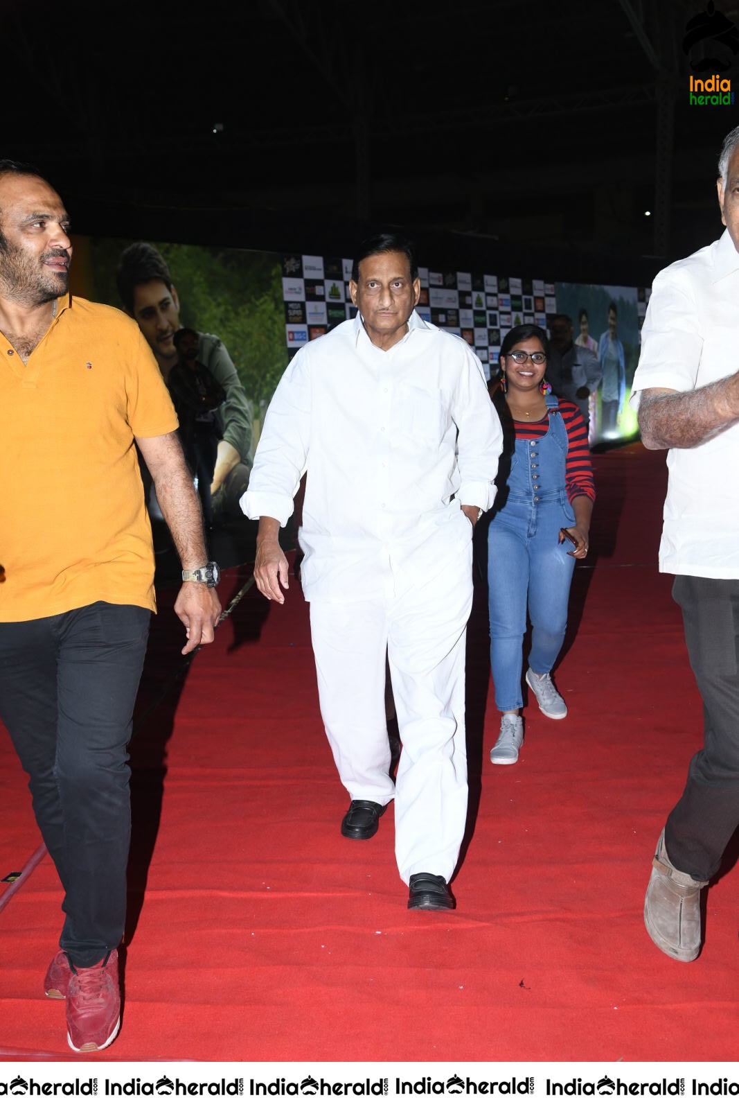 Actor Chiranjeevi Mass Entry at Sarileru Neekevvaru event Set 1