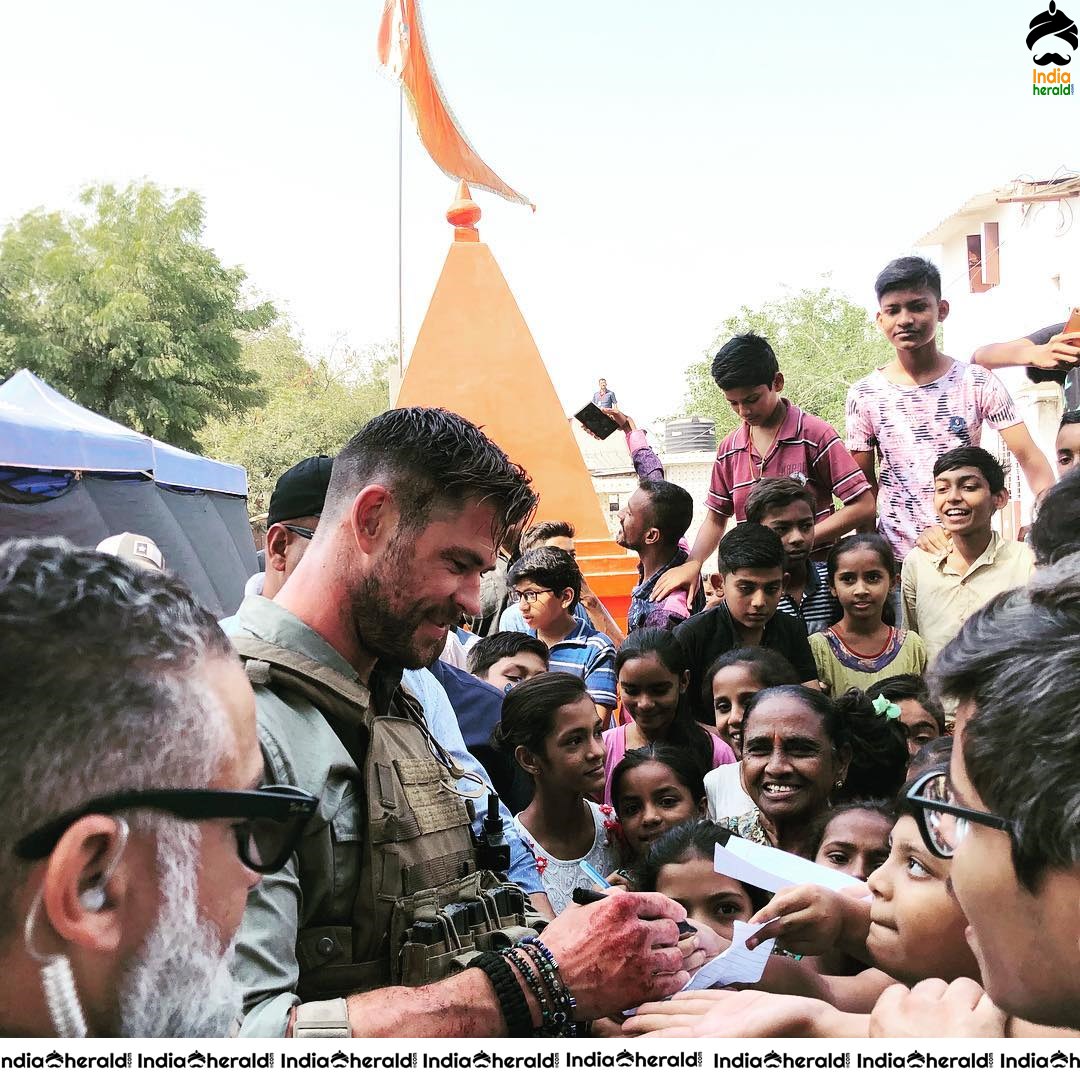 Actor Chris Hemsworth Photos Compilation Set 6