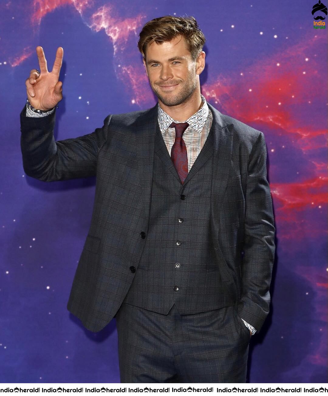 Actor Chris Hemsworth Photos Compilation Set 6