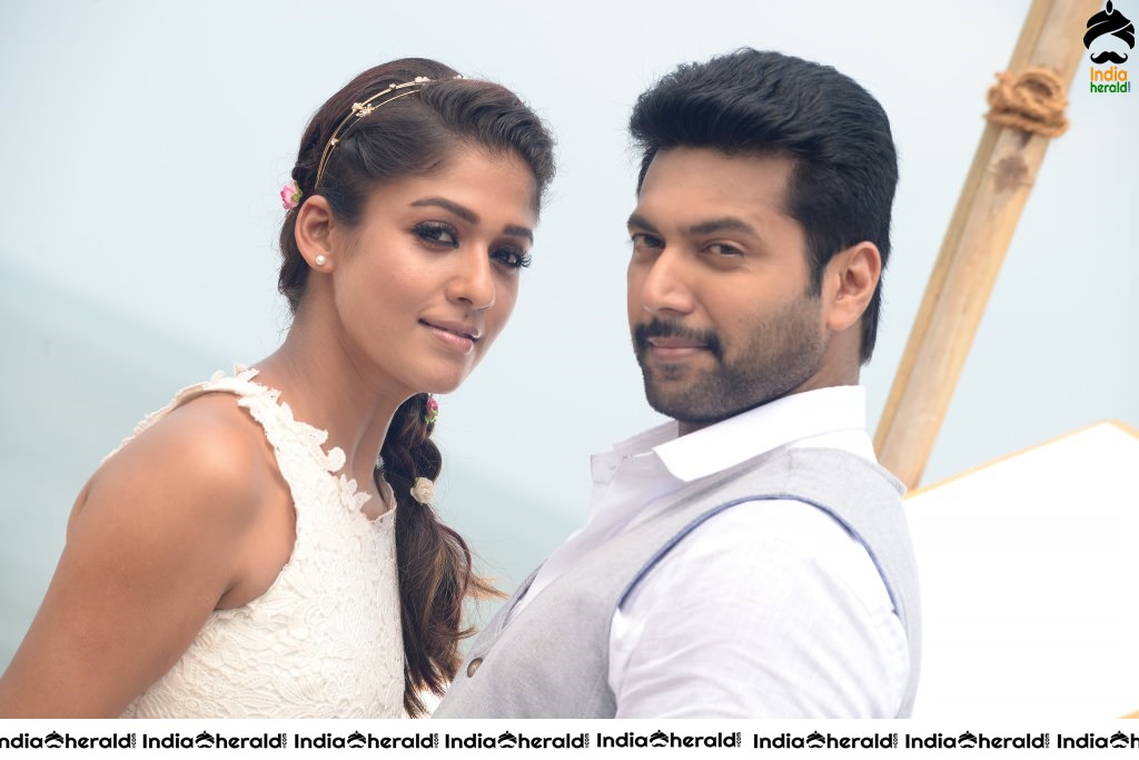 Actor Jayam Ravi Unseen Smooching Hot Photos with Nayanthara by Beach Side Set 1
