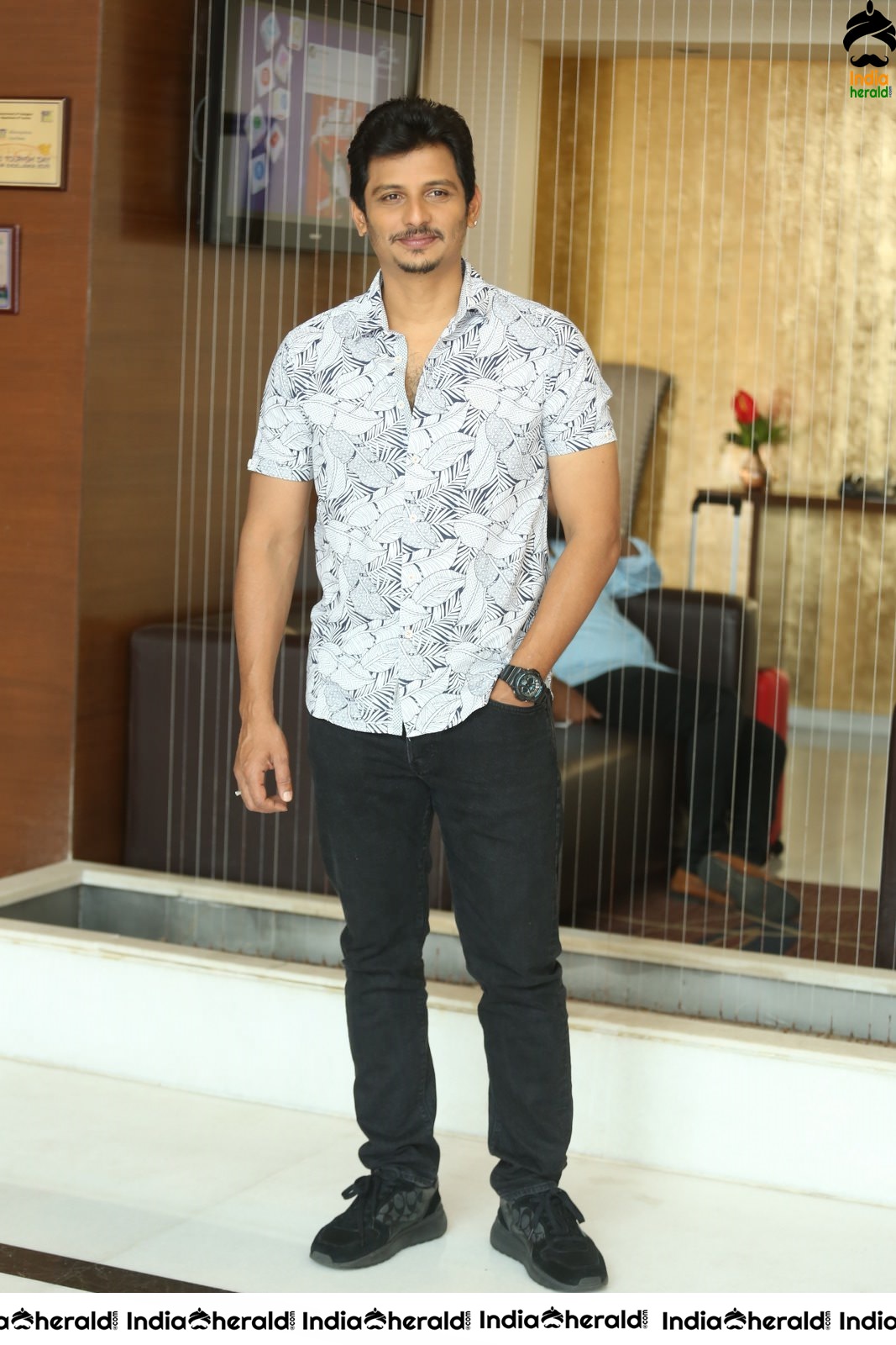 Actor Jeeva press stills as he speaks to media after a long time