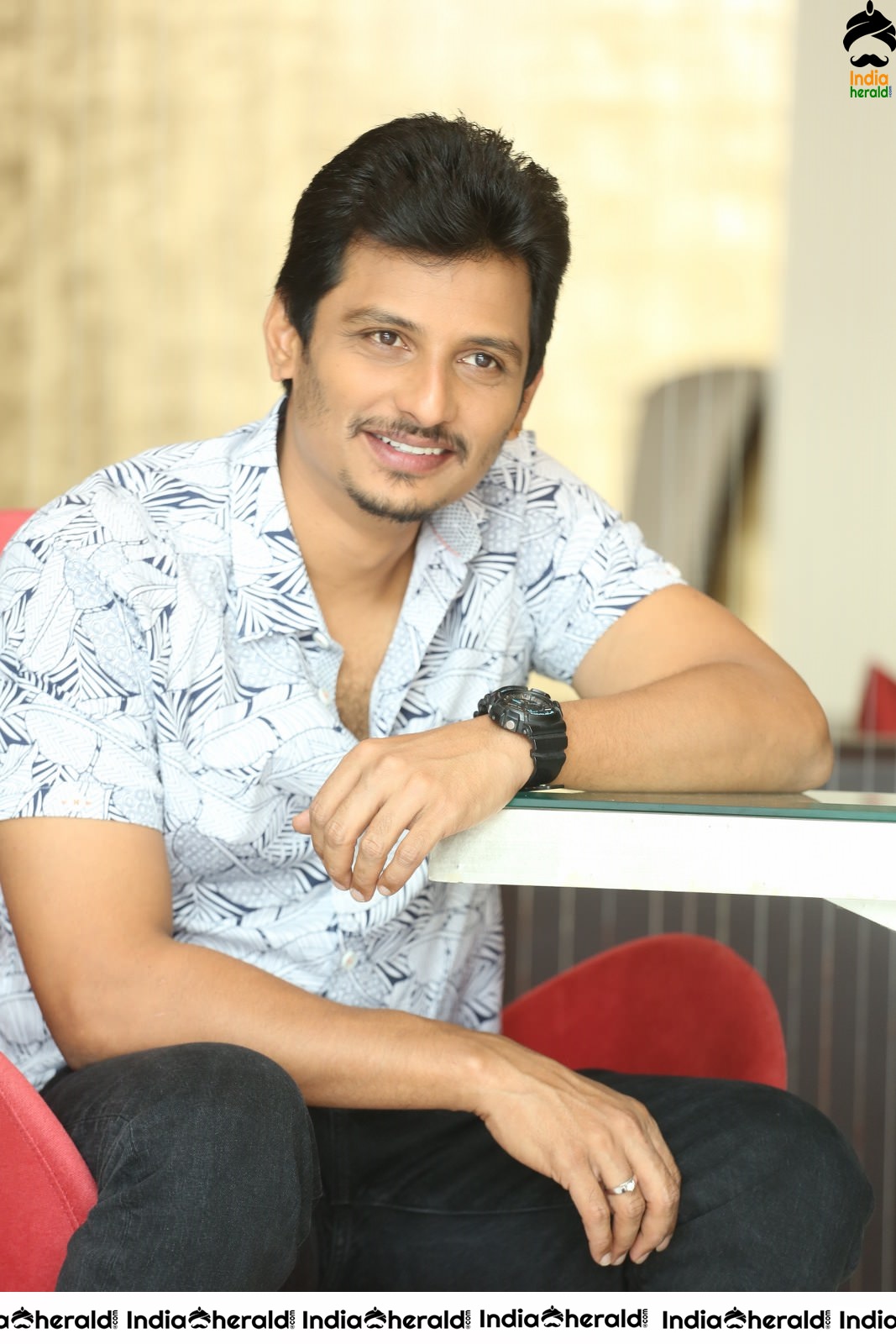 Actor Jeeva press stills as he speaks to media after a long time