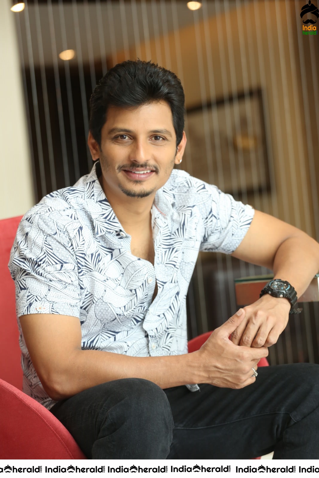 Actor Jeeva press stills as he speaks to media after a long time