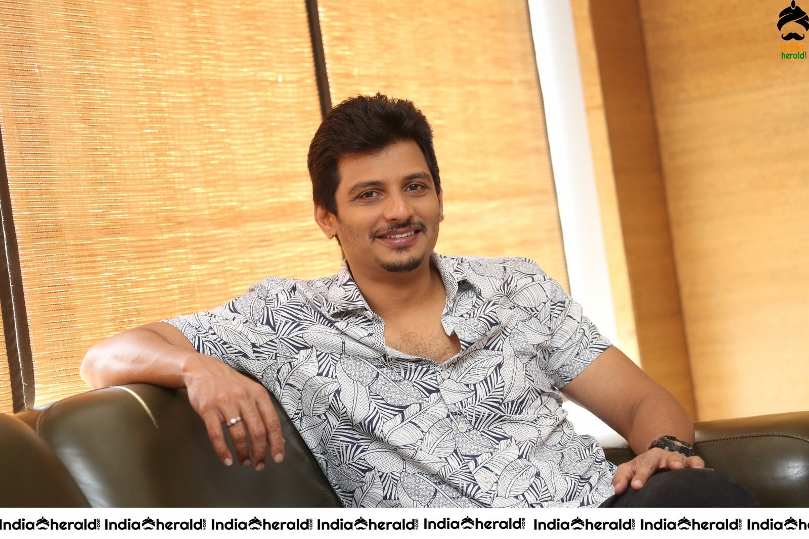 Actor Jeeva press stills as he speaks to media after a long time