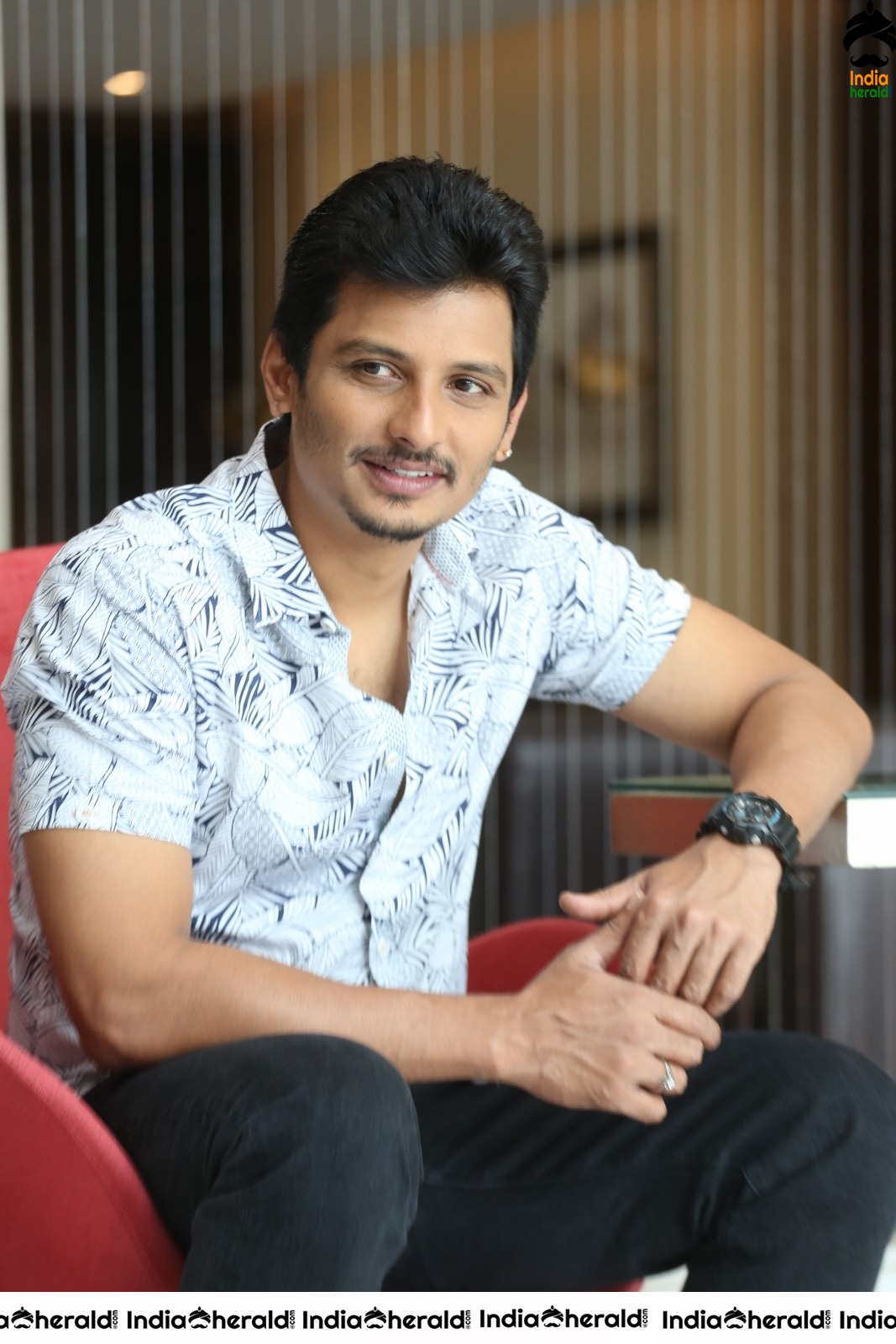 Actor Jeeva press stills as he speaks to media after a long time